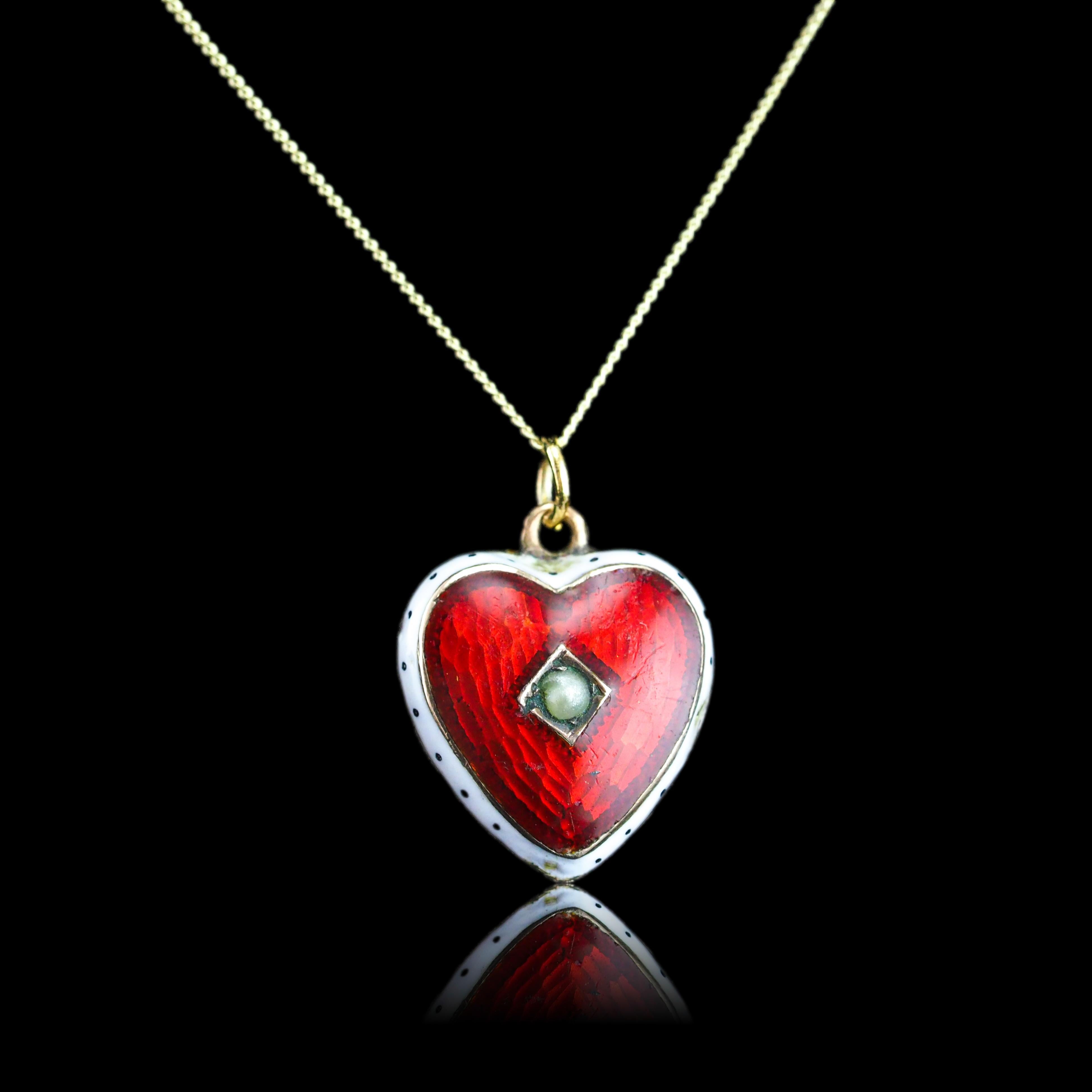Collier pendentif victorien ancien en émail rouge et blanc 9 carats, c.1900 en vente 3