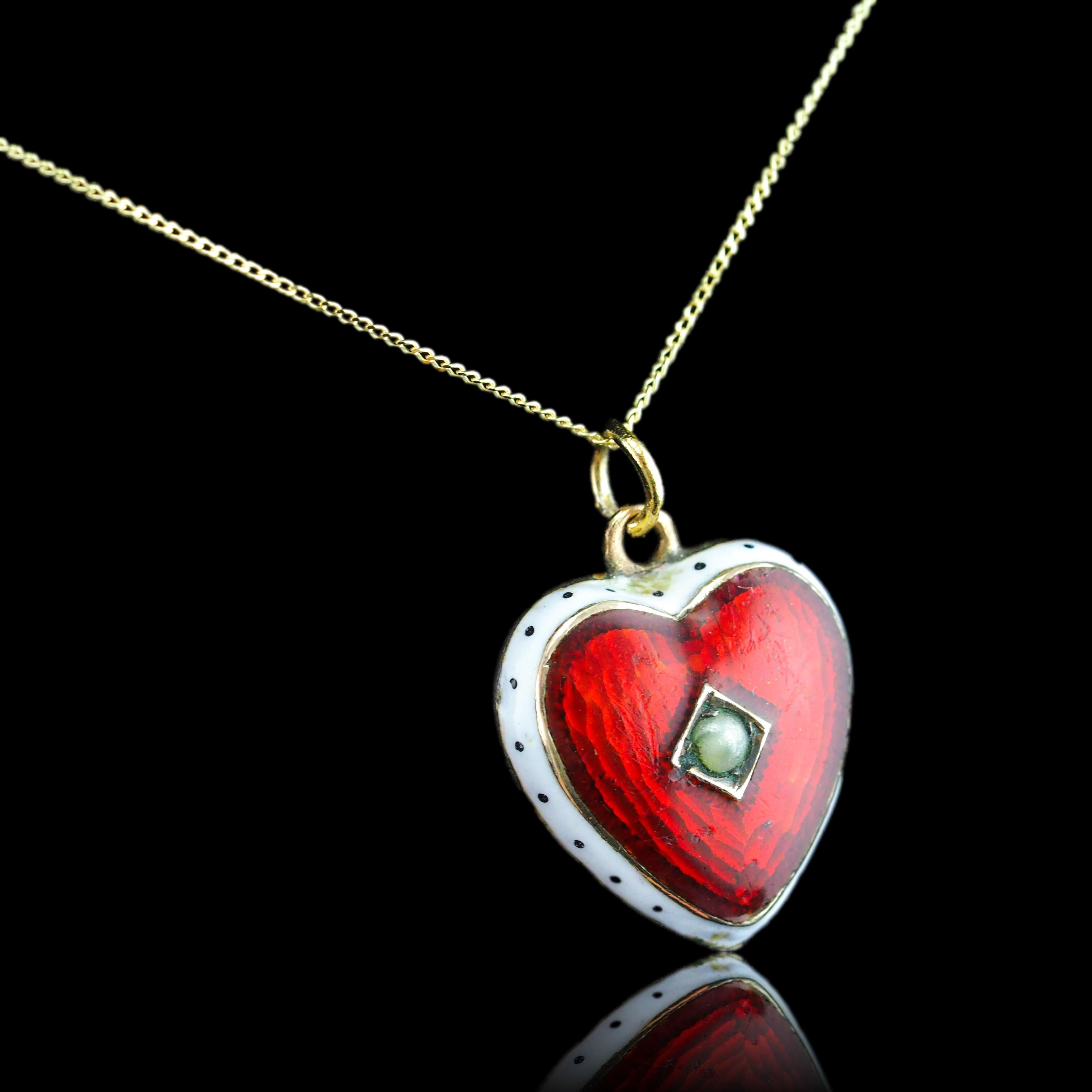 Collier pendentif victorien ancien en émail rouge et blanc 9 carats, c.1900 en vente 4