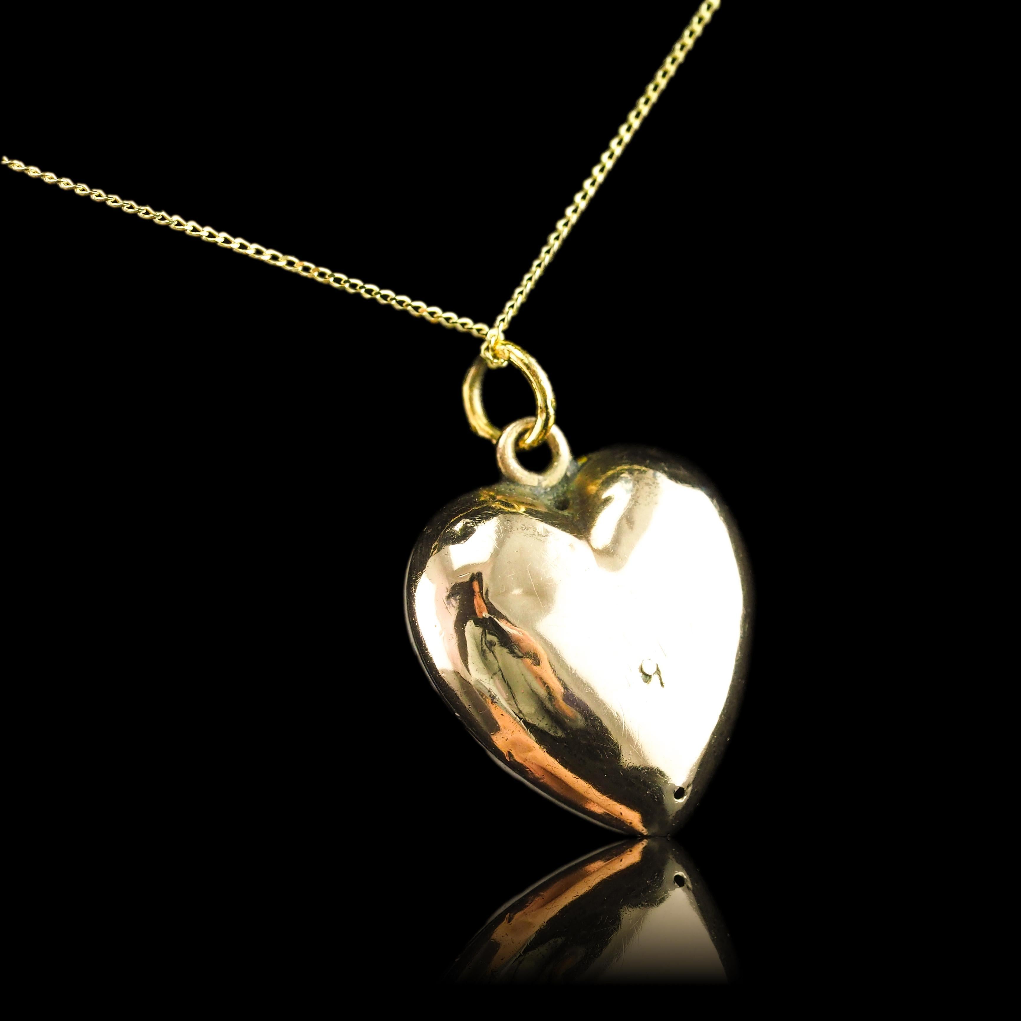 Collier pendentif victorien ancien en émail rouge et blanc 9 carats, c.1900 en vente 5