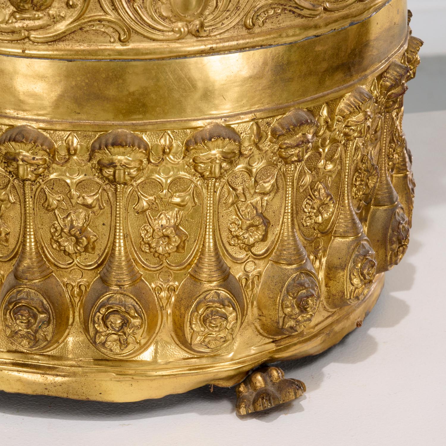 Mid-19th Century Antique Victorian Putti and Lion Head Repousse Brass Coal Scuttle with Handle For Sale