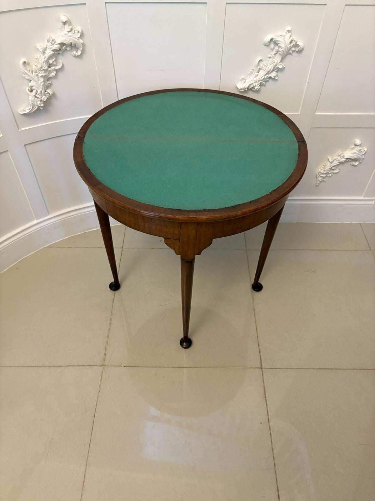 Table à cartes en forme de demi-lune en acajou de qualité victorienne ancienne en vente 3