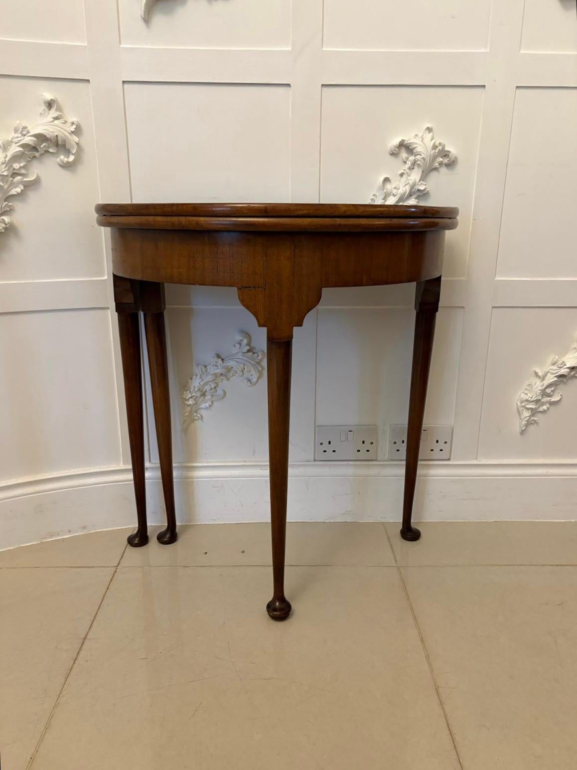 Anglais Table à cartes en forme de demi-lune en acajou de qualité victorienne ancienne en vente