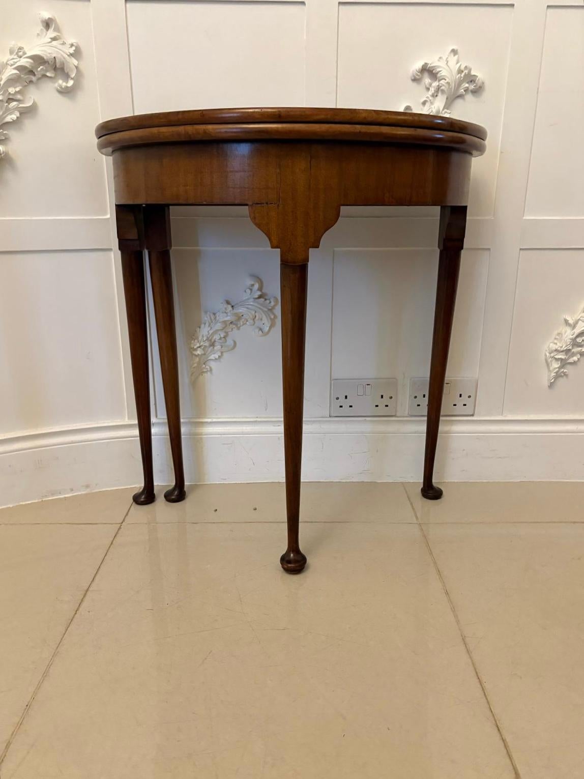 XIXe siècle Table à cartes en forme de demi-lune en acajou de qualité victorienne ancienne en vente