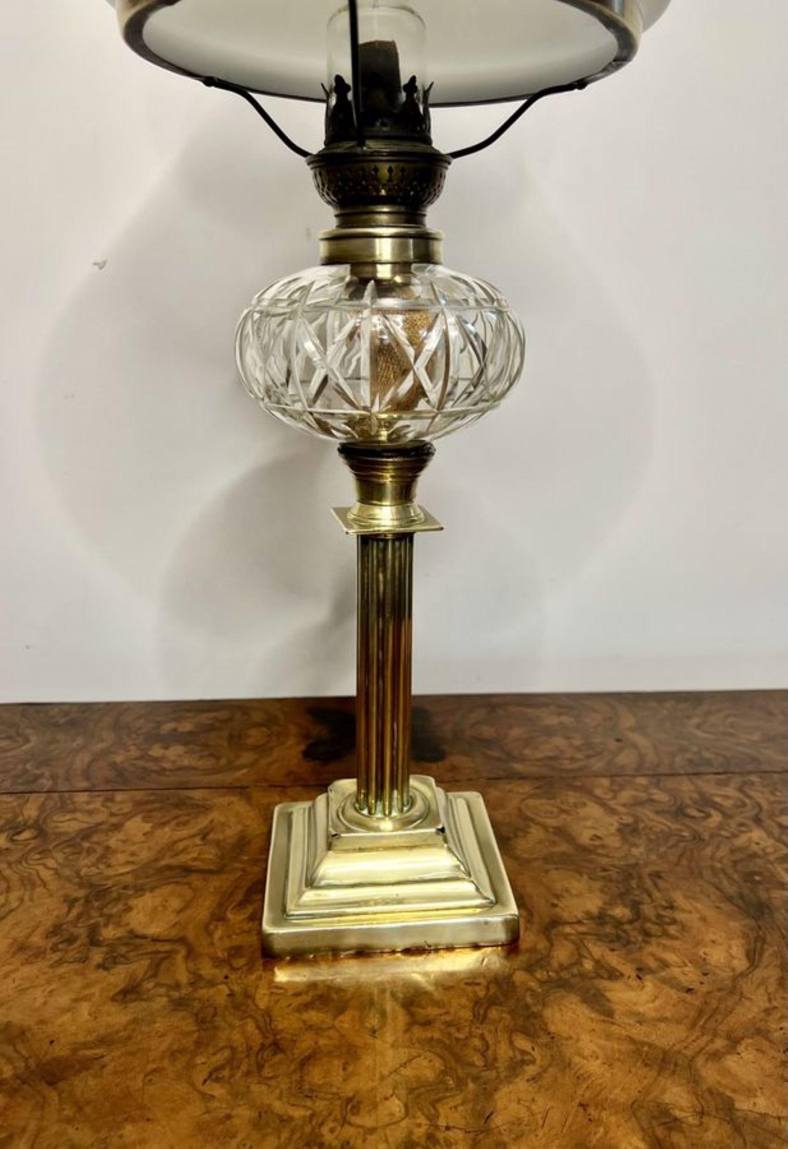 Antique Victorian quality brass and cut glass oil lamp In Good Condition For Sale In Ipswich, GB