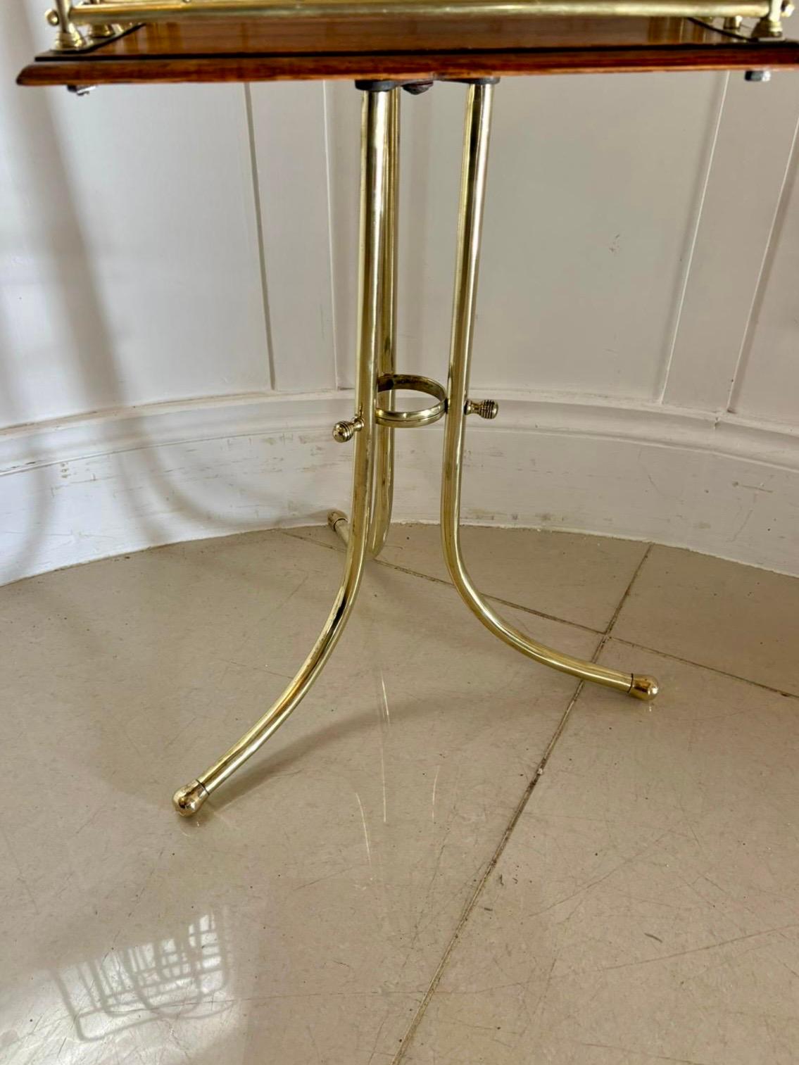 Vittoriano Antico portariviste in ottone e Oak di qualità vittoriana in vendita