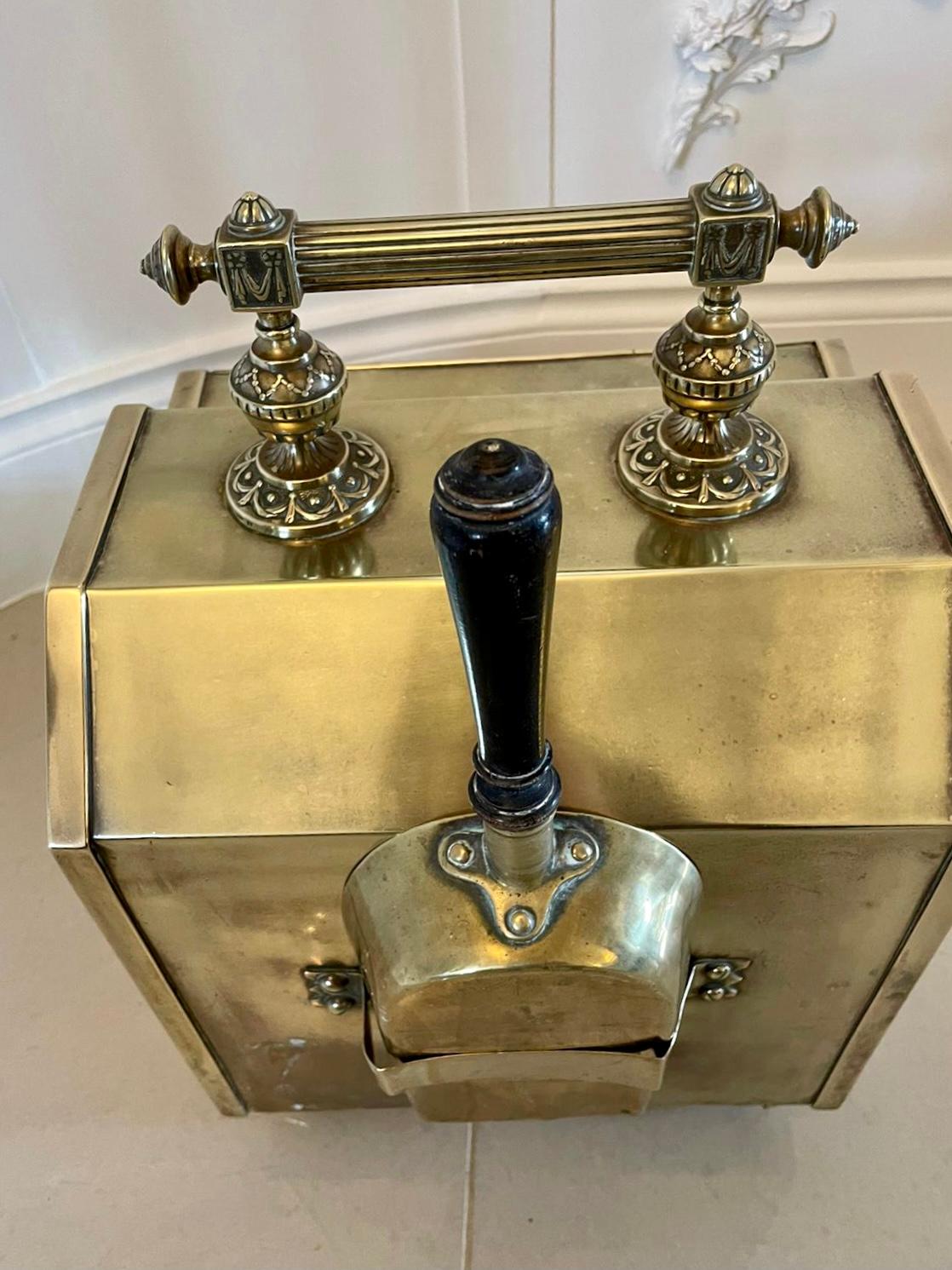Antique Victorian Quality Brass Coal Scuttle  In Good Condition In Suffolk, GB