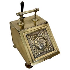 Bouteille à charbon antique en laiton de qualité victorienne
