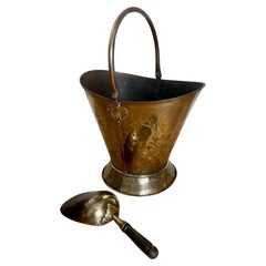 Ancien scuttle à charbon en laiton de qualité victorienne avec pelle d'origine