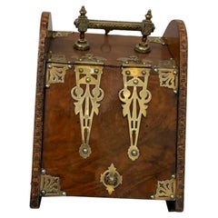 Antico scuttle in legno di noce con montatura in ottone di qualità vittoriana