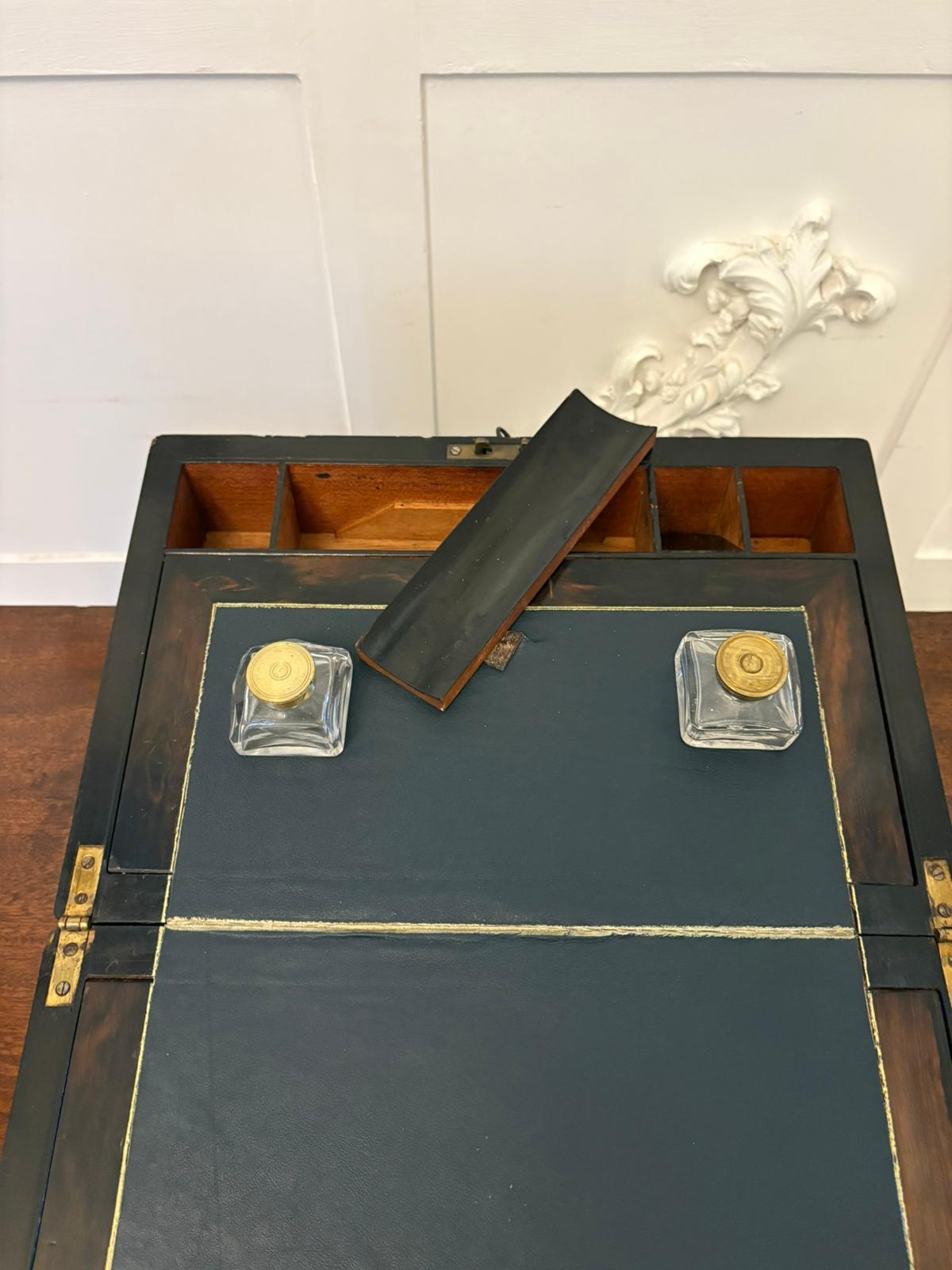 Caja de escritura antigua de calidad victoriana de nogal con rebabas y latón Latón en venta