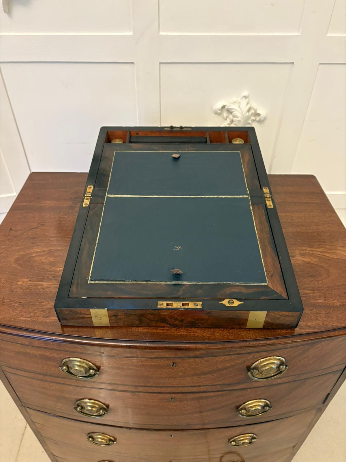 Caja de escritura antigua de calidad victoriana de nogal con rebabas y latón en venta 2
