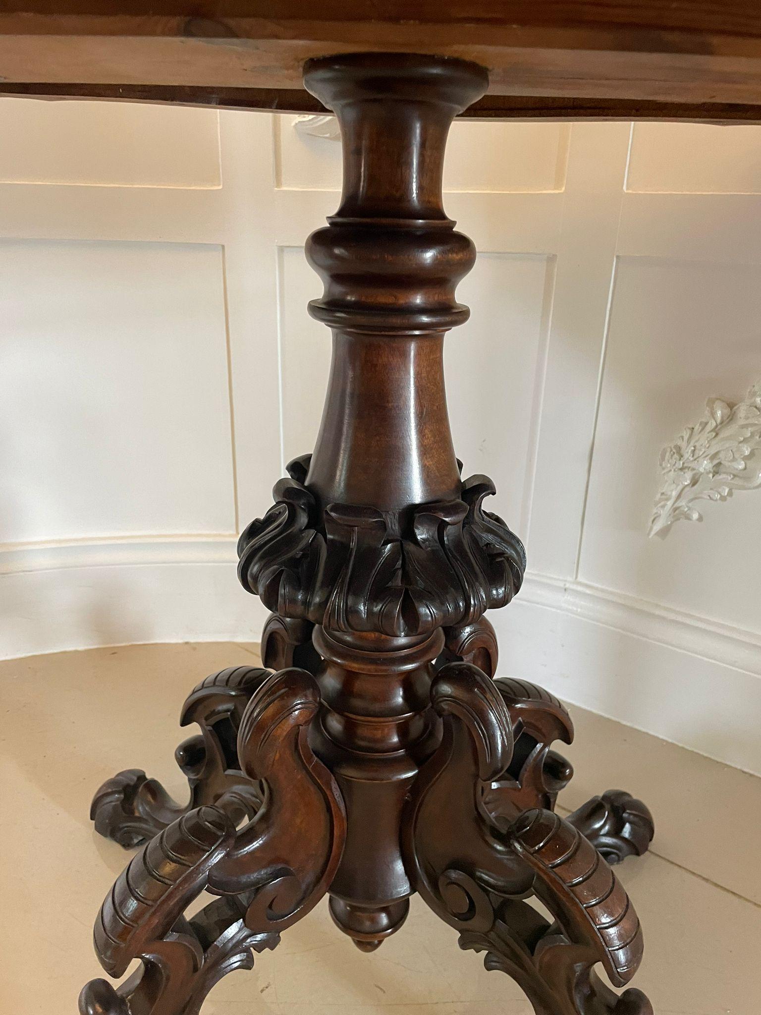 Antiker Mitteltisch aus Wurzelnussholz in viktorianischer Qualität im Angebot 4