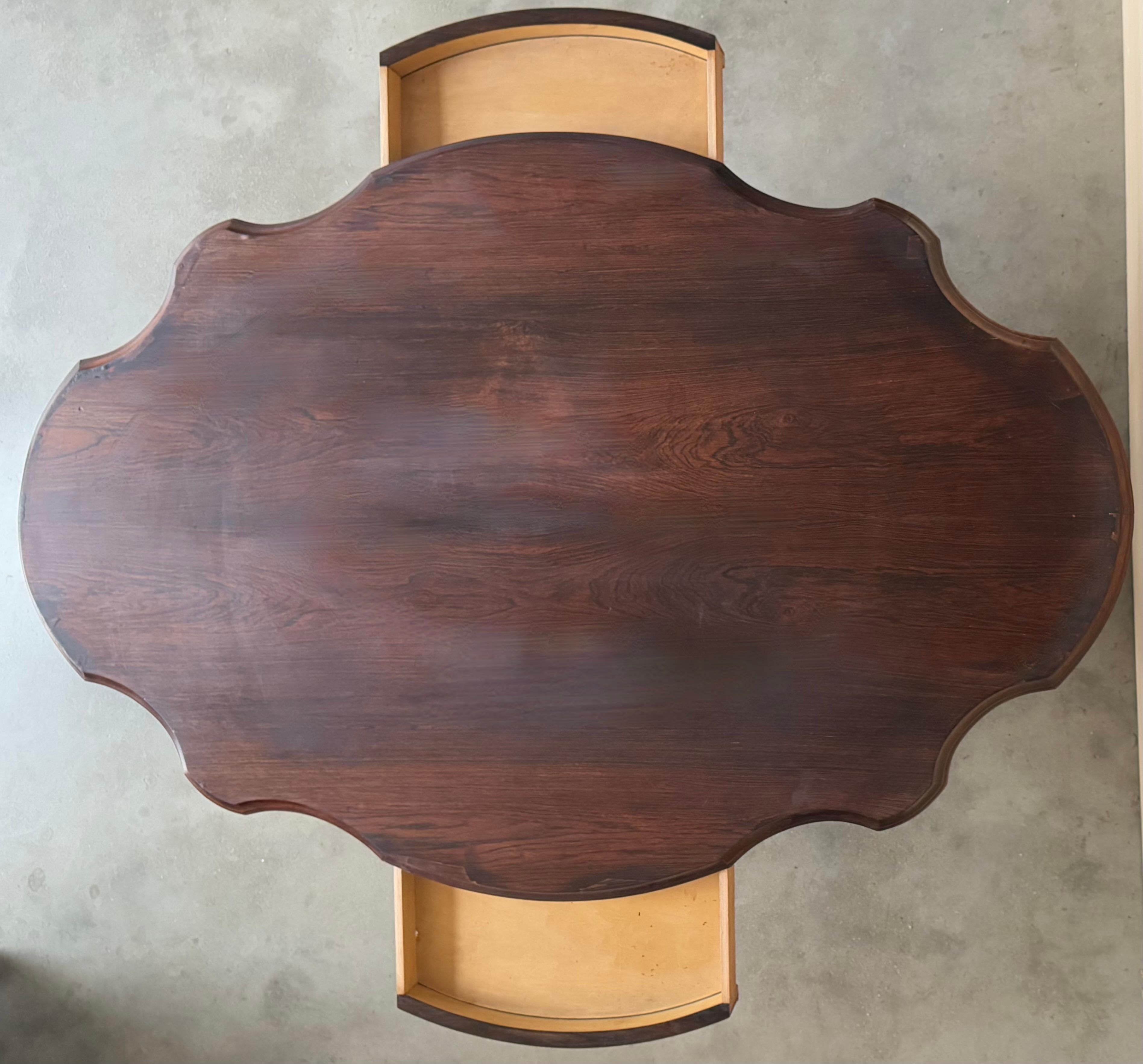 Table centrale en ronce de noyer de qualité victorienne ancienne en vente 5