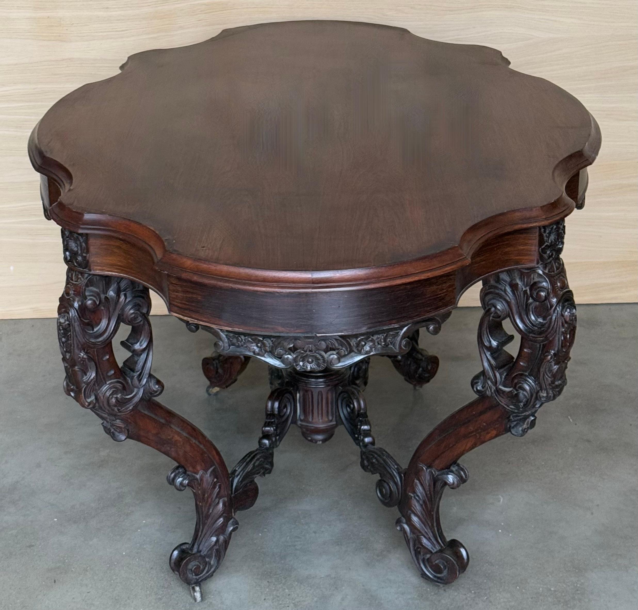 Table centrale en ronce de noyer de qualité victorienne ancienne en vente 8