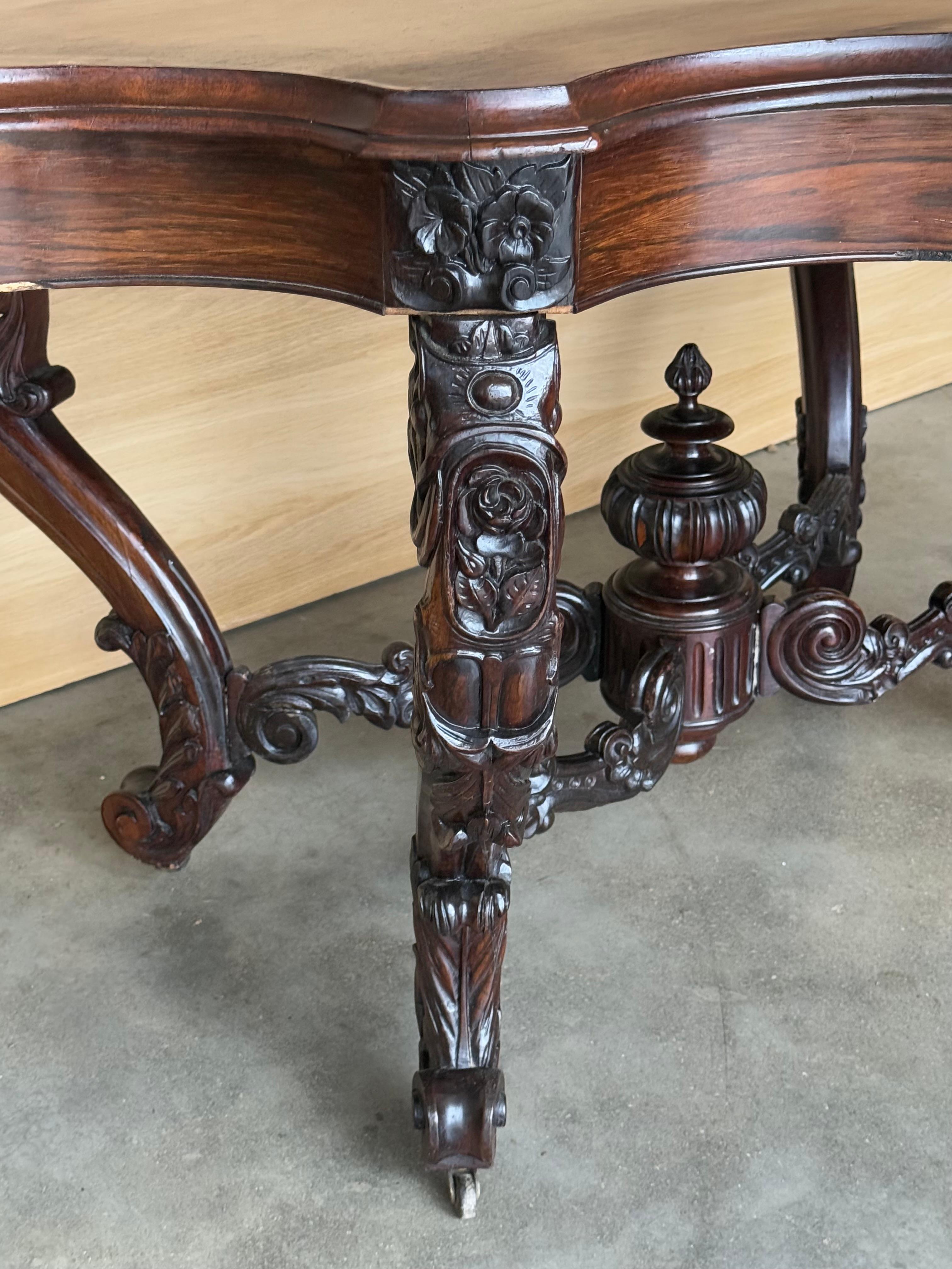 XIXe siècle Table centrale en ronce de noyer de qualité victorienne ancienne en vente