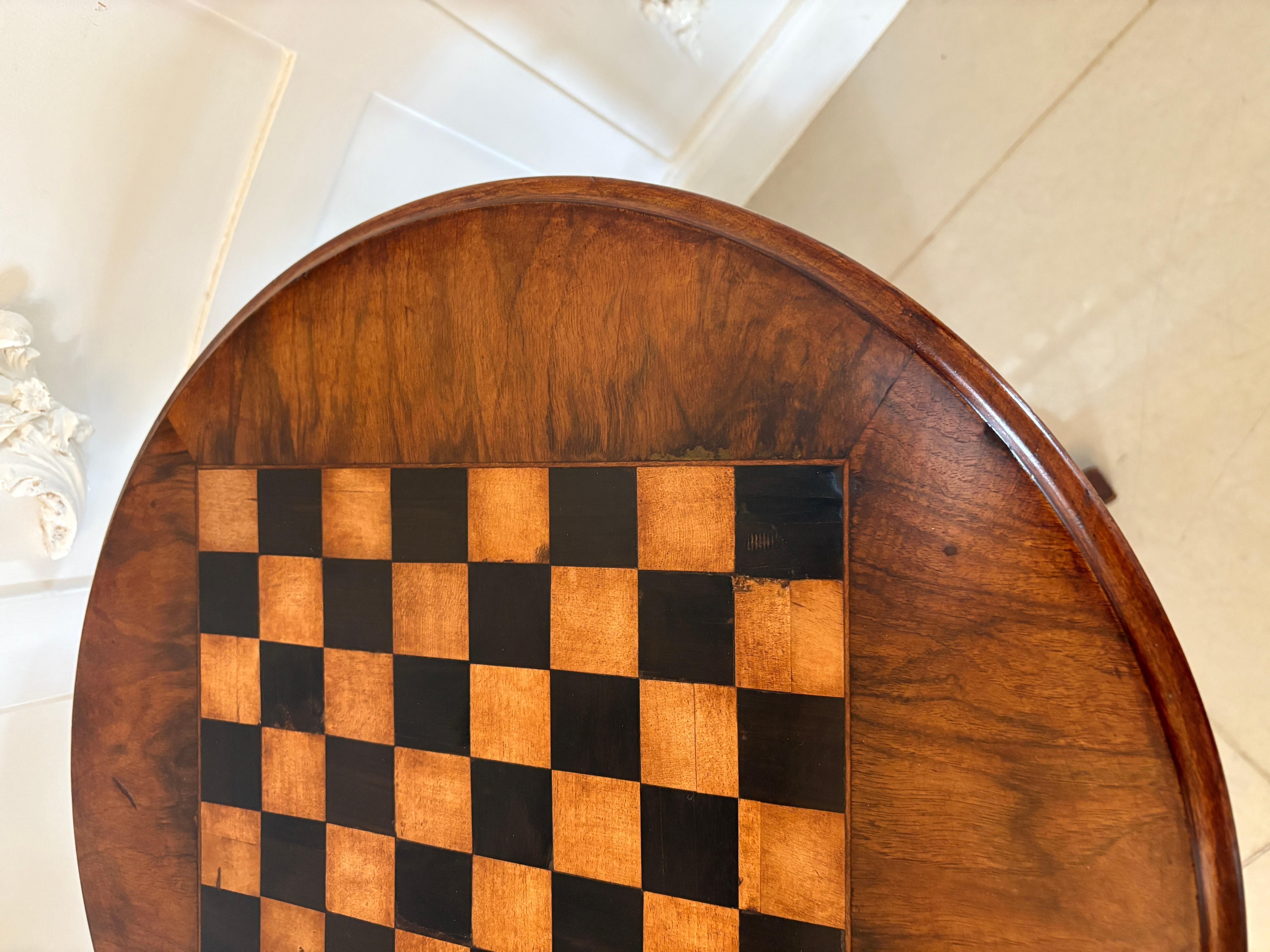 Table de jeu à échecs en ronce de noyer de qualité ancienne et victorienne en vente 4
