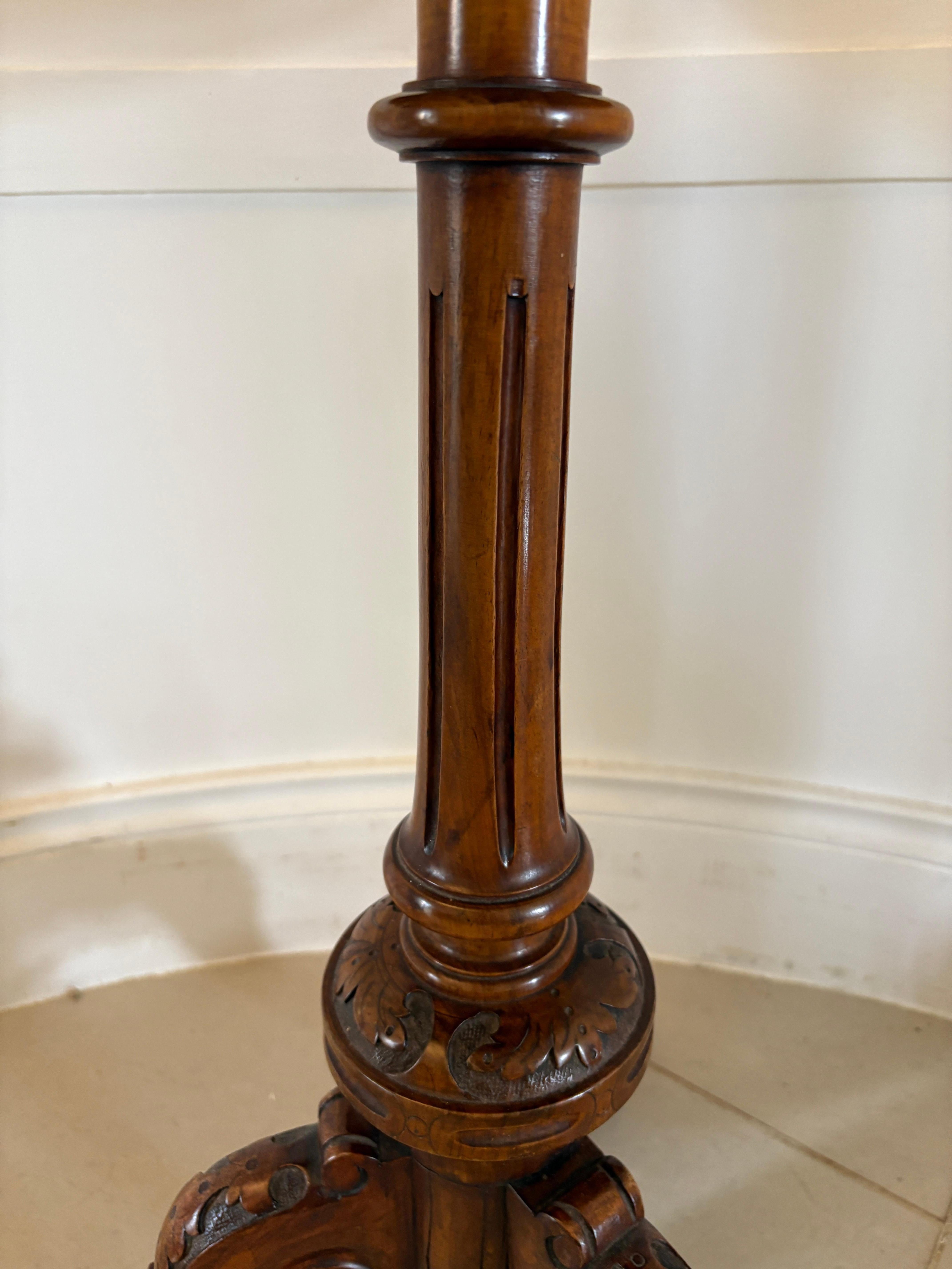 Noyer Table de jeu à échecs en ronce de noyer de qualité ancienne et victorienne en vente
