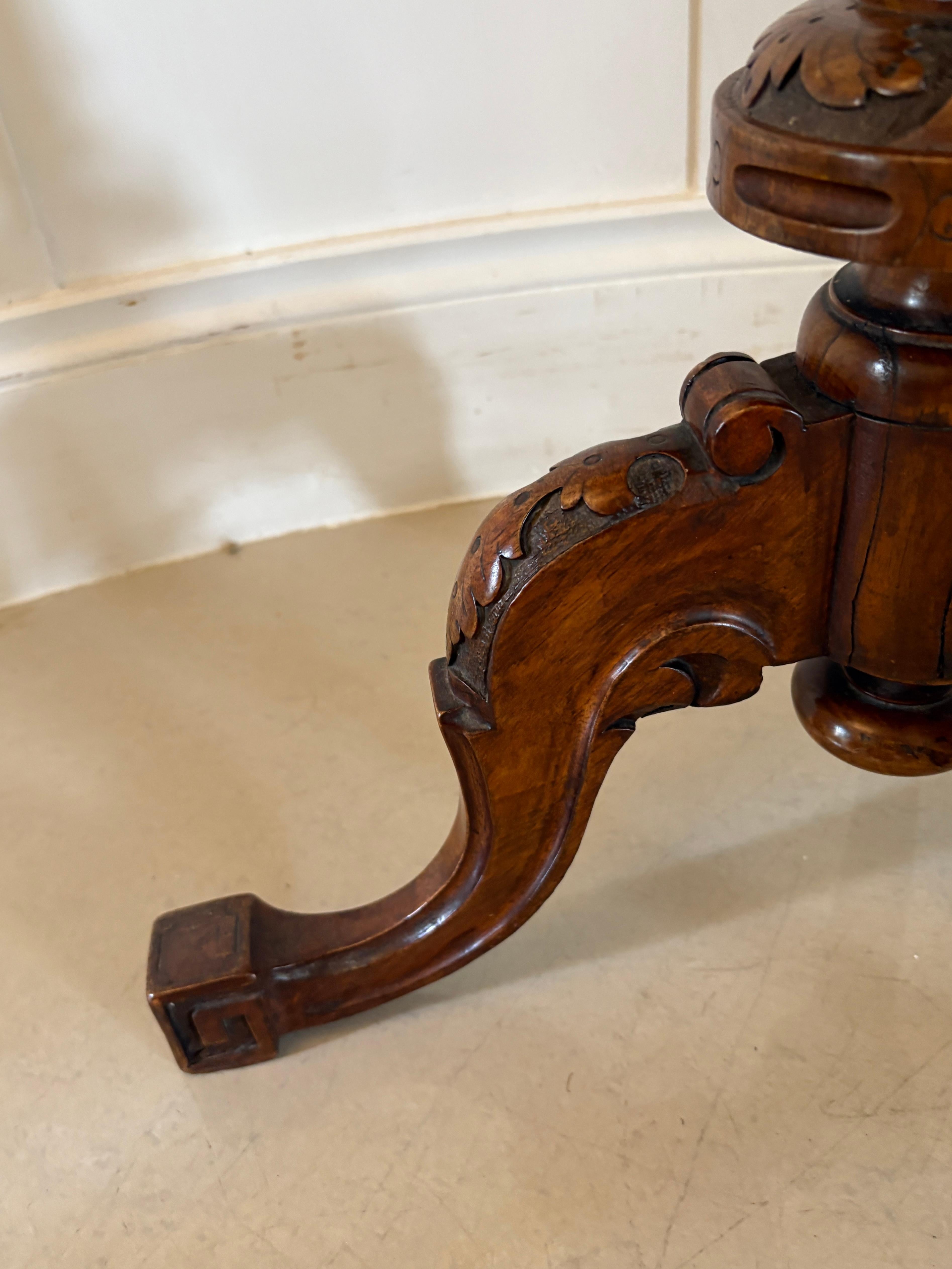 Table de jeu à échecs en ronce de noyer de qualité ancienne et victorienne en vente 1