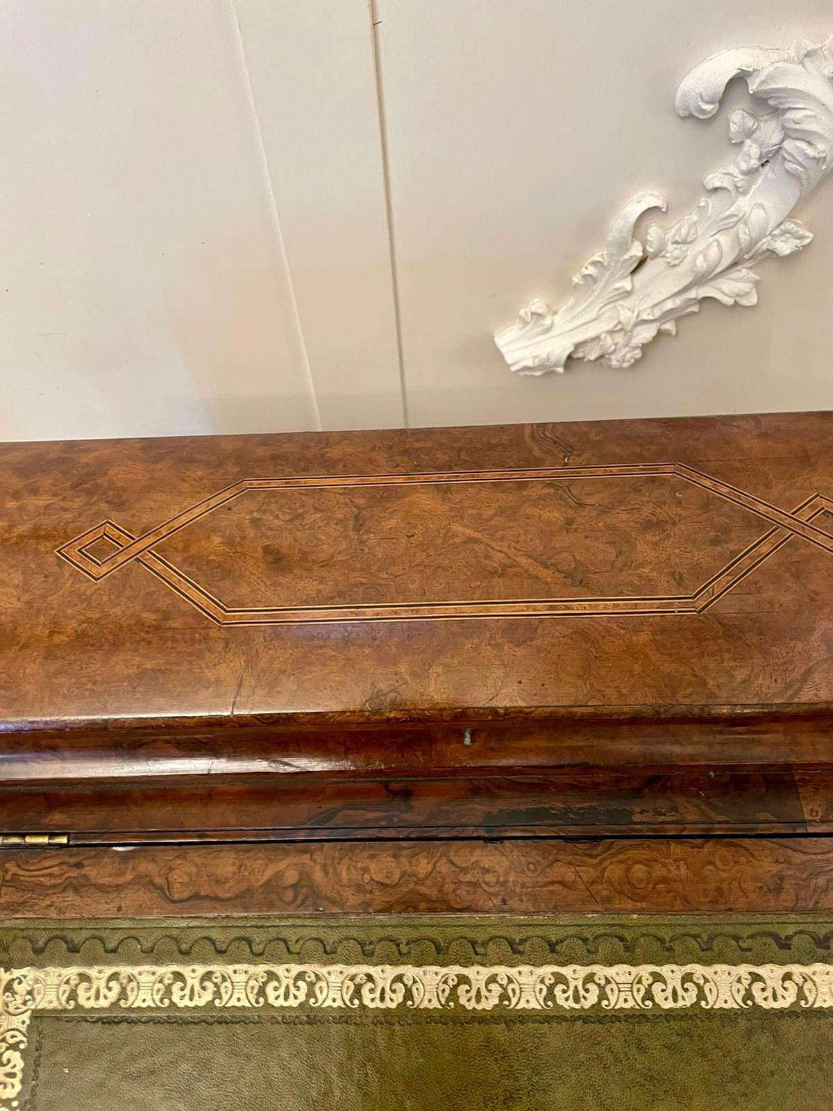 Davenport de pie con incrustaciones de nogal de calidad victoriana antigua siglo XIX en venta