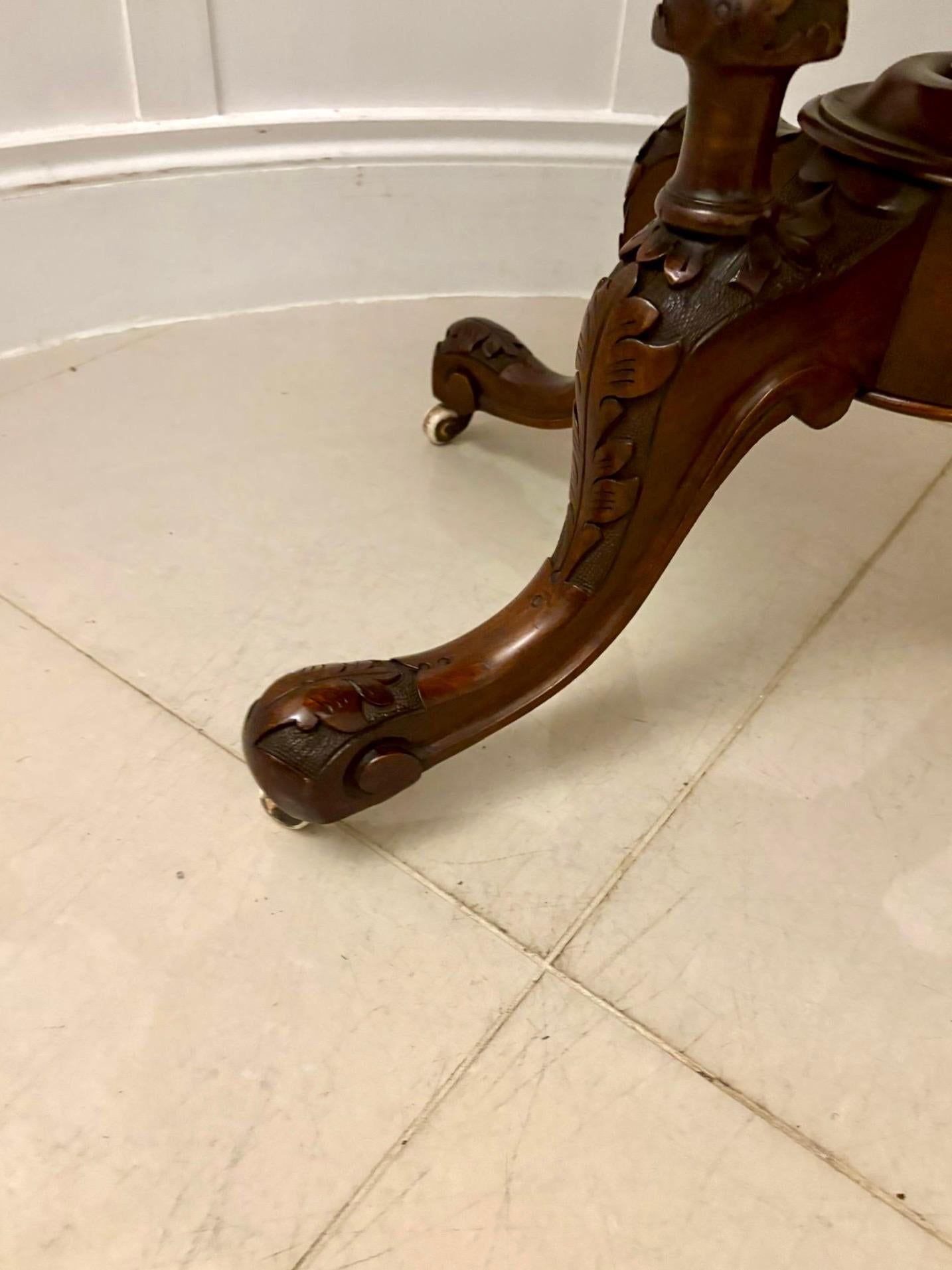 Table de lampe ovale en ronce de noyer incrustée, ancienne et de qualité victorienne Bon état - En vente à Suffolk, GB