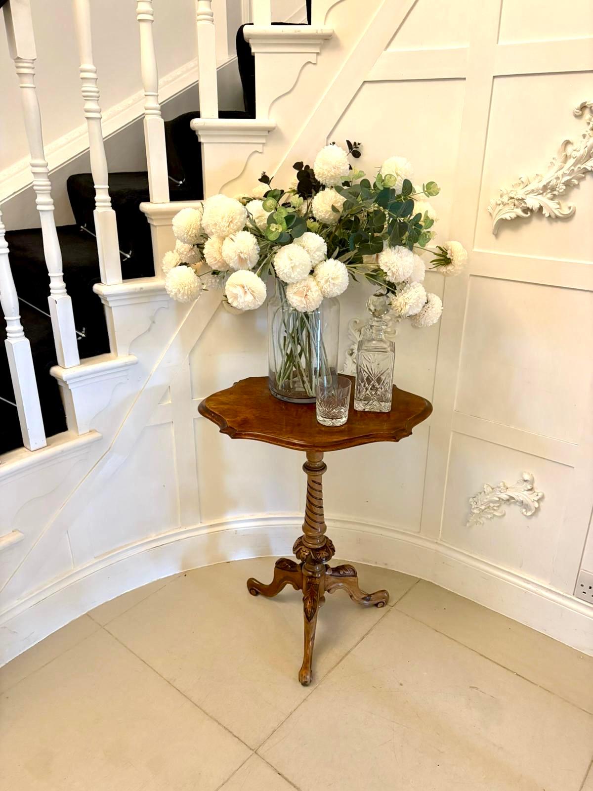 Antique Victorian quality burr walnut lamp table having a quality burr walnut shaped top with a thumb moulded edge supported by a turned carved pedestal column standing on 3 shaped carved cabriole legs with scroll feet.
A delightful lamp table of