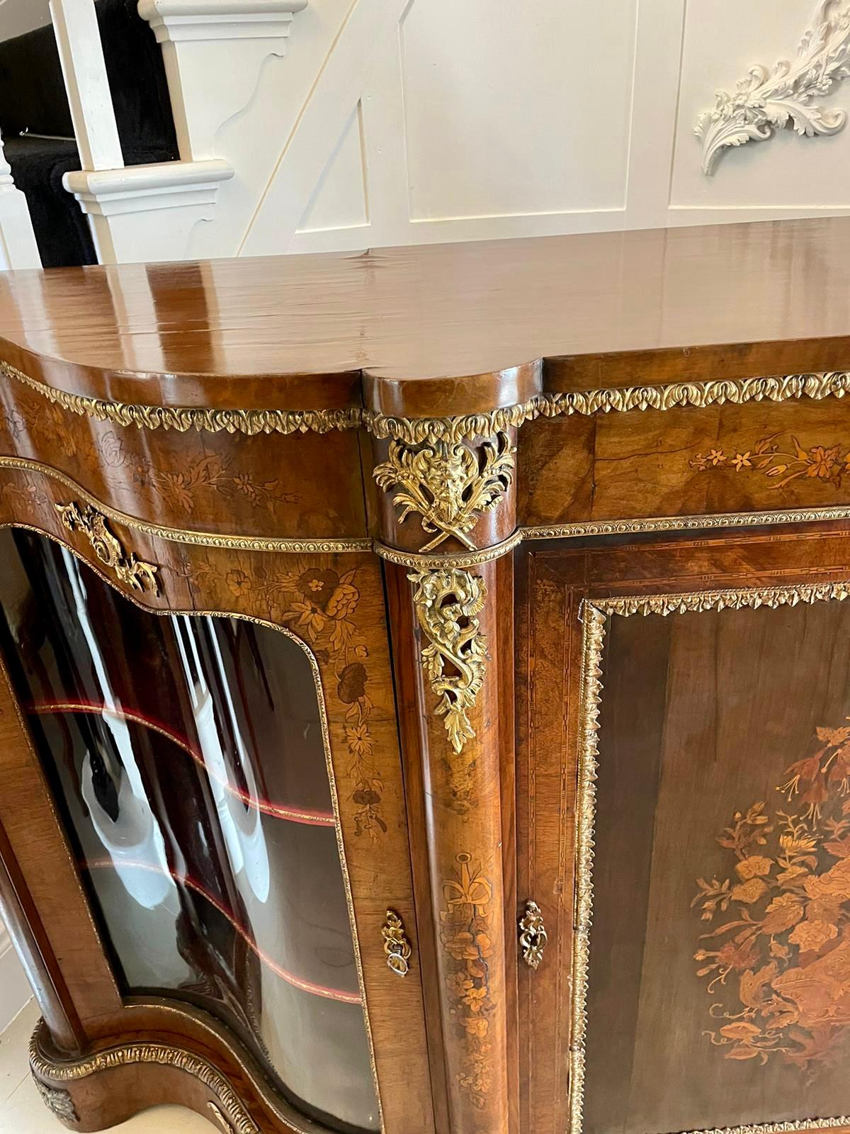 Credenza/tablero antiguo de marquetería de nogal rebabas de calidad victoriana en venta 7