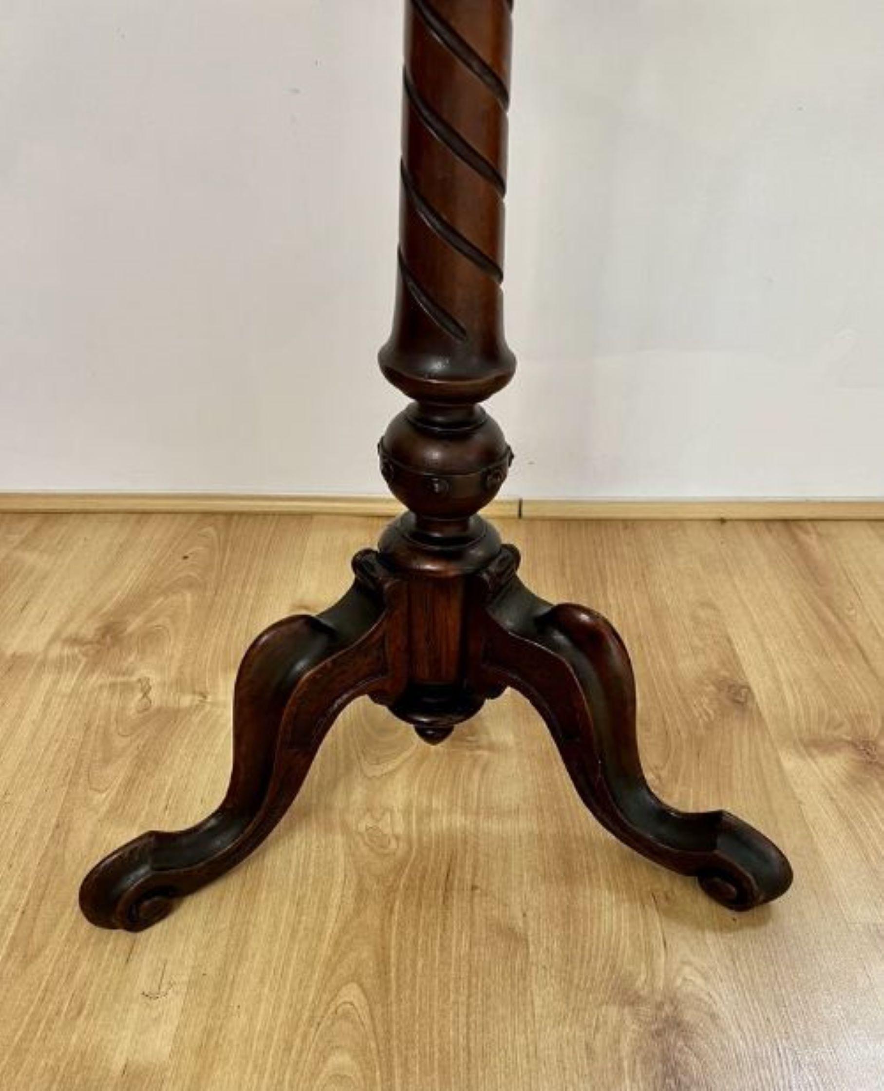Walnut Antique Victorian quality burr walnut marquetry inlaid lamp table  For Sale