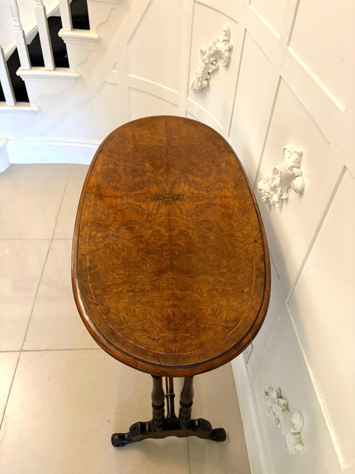 Antigua mesa de centro/lámpara ovalada de nogal rebabas de calidad victoriana Nogal en venta