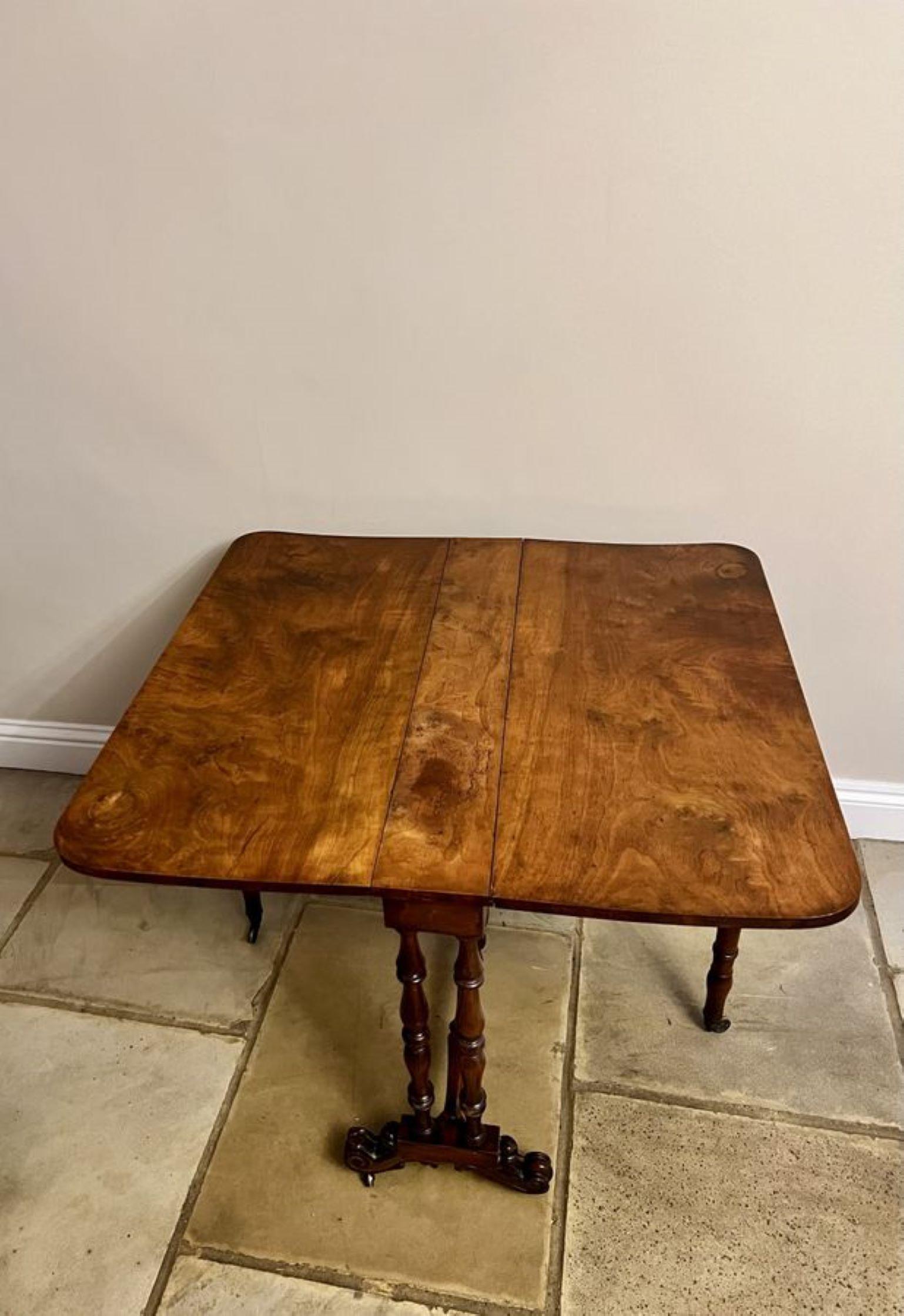 Antiker Sutherland-Tisch in viktorianischer Qualität aus Wurzelnussholz  im Angebot 1
