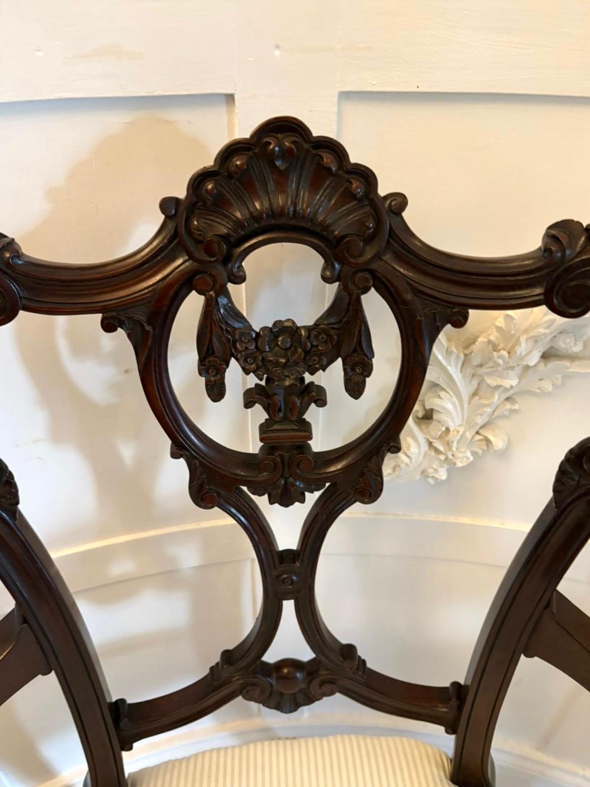 Silla de escritorio antigua de caoba tallada de calidad victoriana siglo XIX en venta