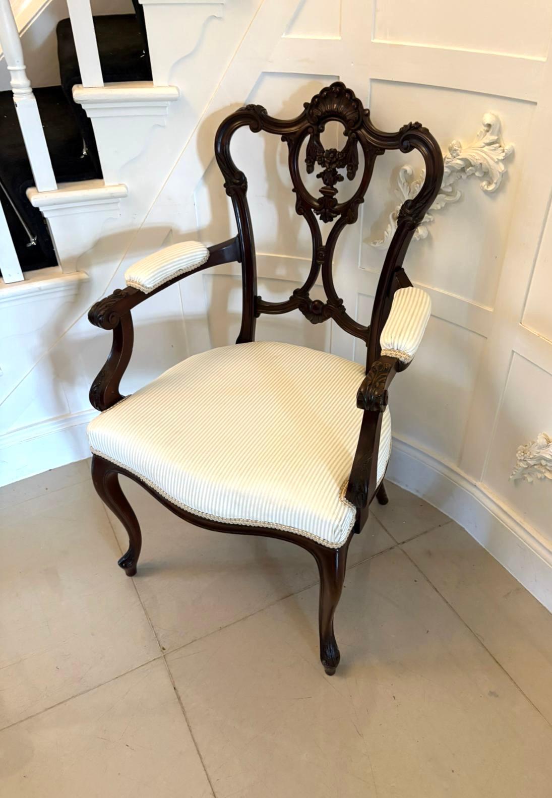 Silla de escritorio antigua de caoba tallada de calidad victoriana Otro en venta