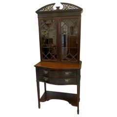 Ancienne vitrine en acajou sculpté de qualité victorienne