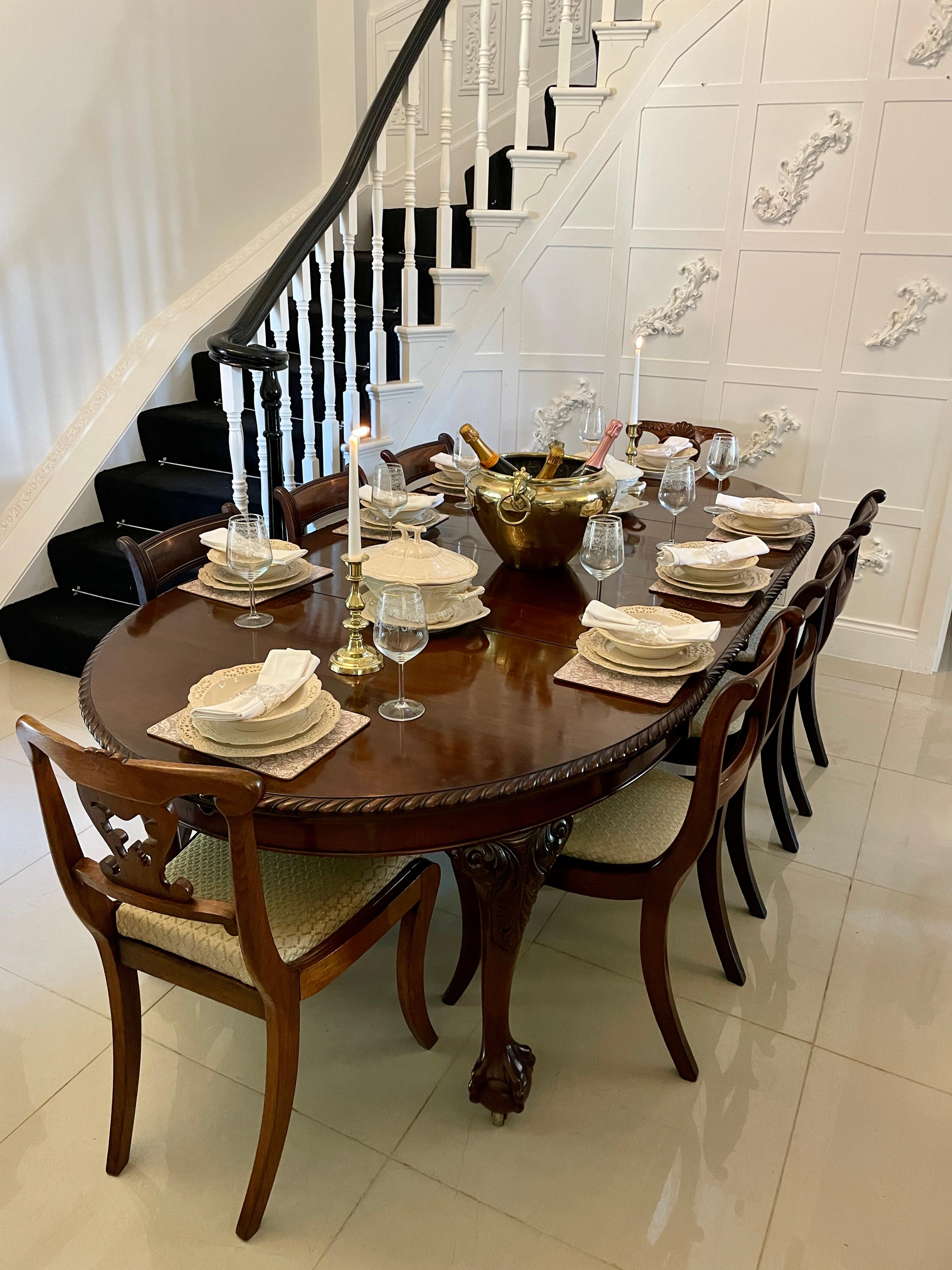 Antique Victorian quality carved mahogany extending dining table having a quality figured mahogany D end shaped top with a delightful carved edge and two original extra leaves, mahogany frieze, original winding mechanism and handle standing on