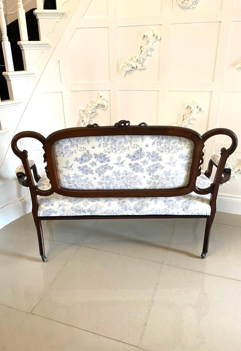  Antique Victorian Quality Carved Mahogany Settee  In Good Condition For Sale In Suffolk, GB