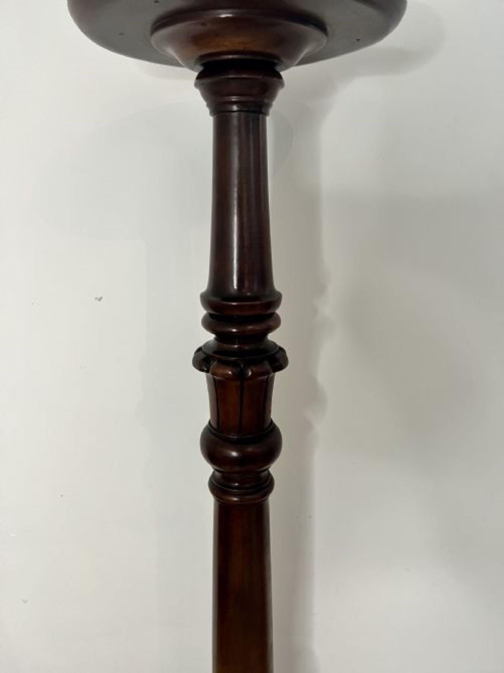 Antique Victorian quality carved mahogany torchere  For Sale 1