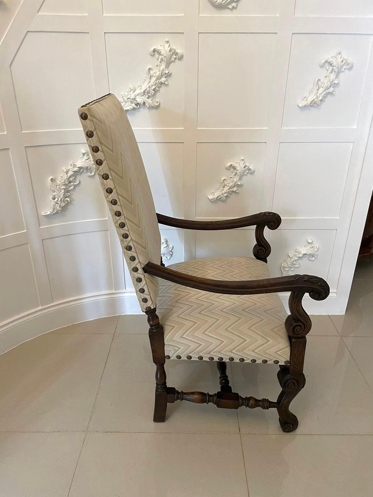 Anglais Fauteuil ancien en chêne sculpté de qualité victorienne en vente