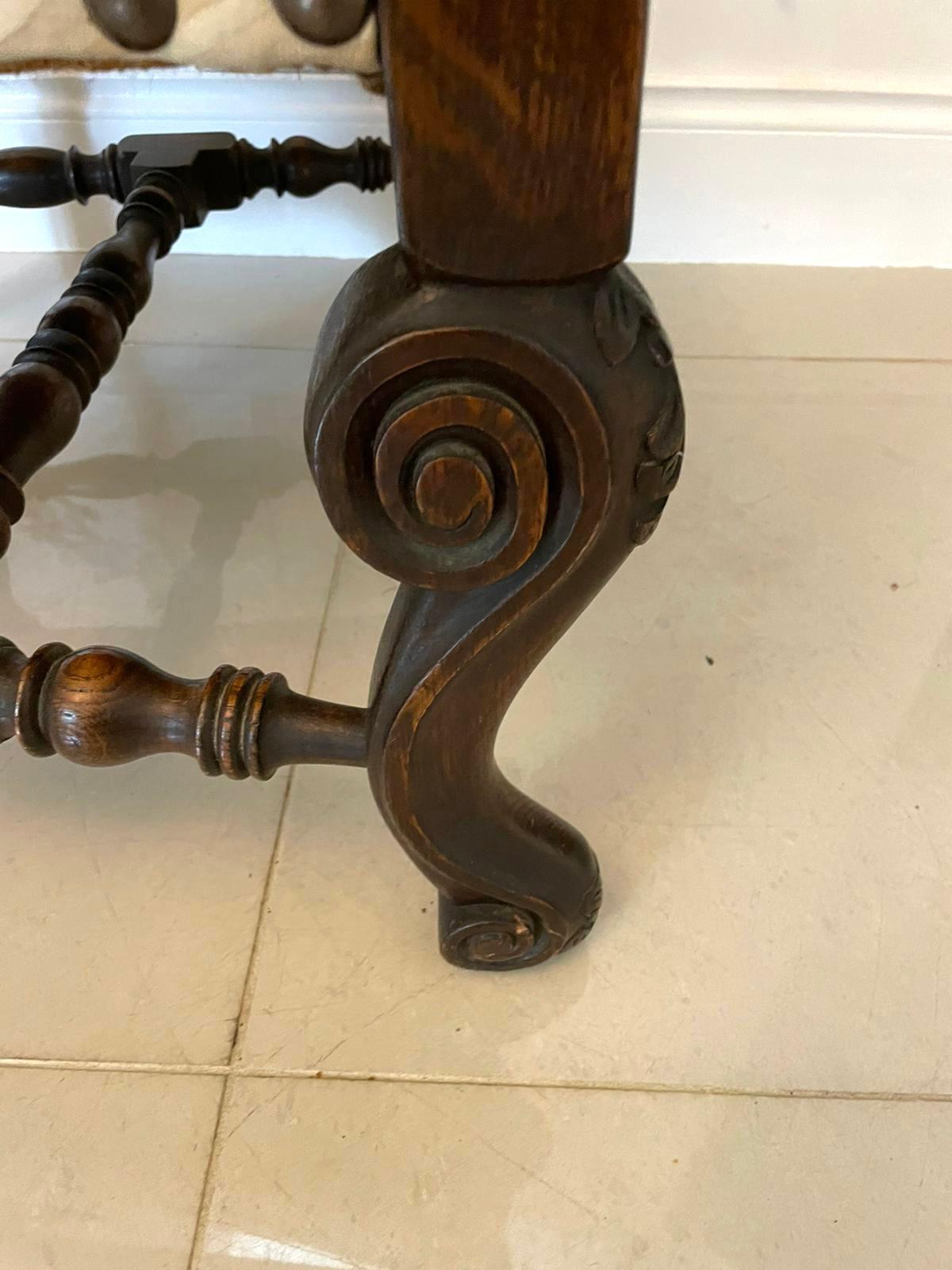 Quercia Antica poltrona di qualità vittoriana intagliata in Oak in vendita