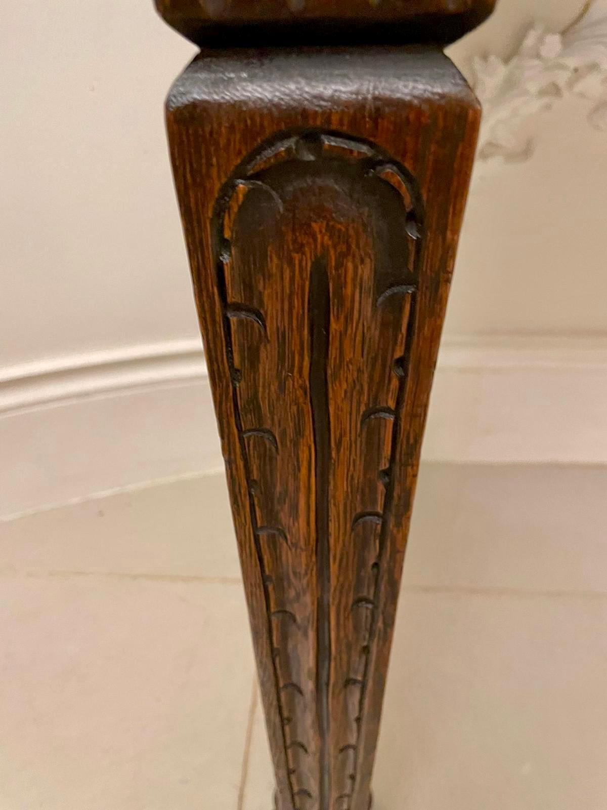 Mesa auxiliar antigua de roble tallado de calidad victoriana Inglés en venta