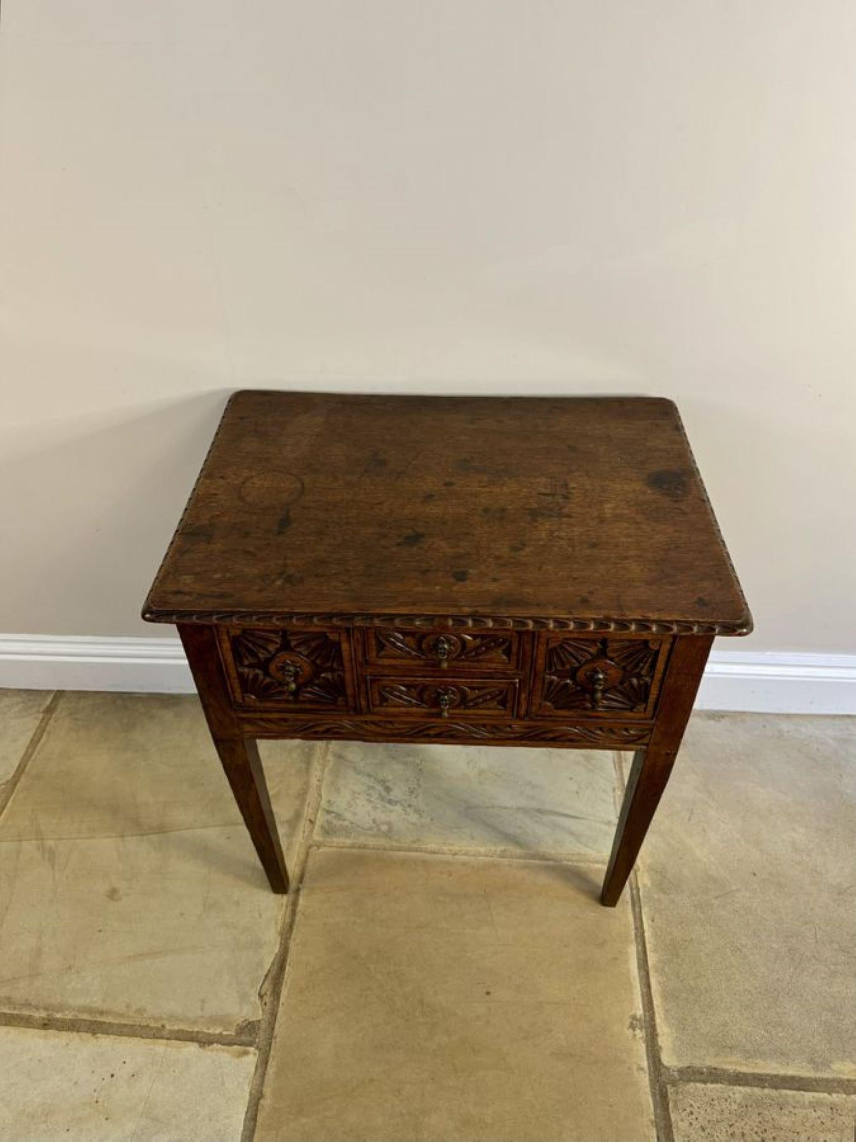 Chêne Table d'appoint ancienne en chêne sculpté de qualité victorienne en vente