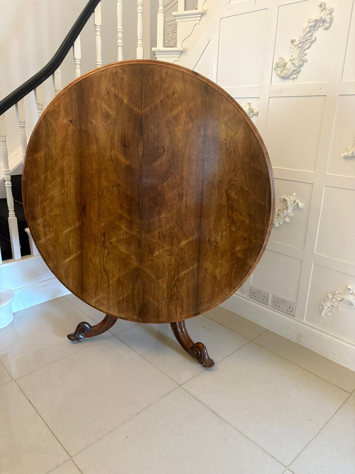Antique Victorian Quality Carved Rosewood Circular Dining Table In Good Condition For Sale In Suffolk, GB