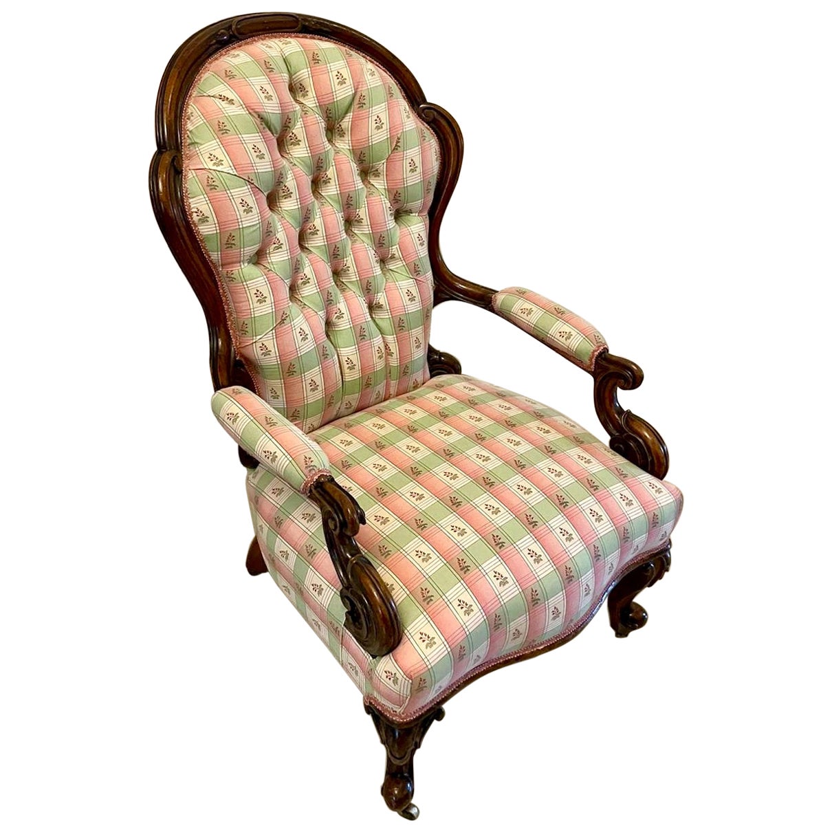 Sillón antiguo de calidad victoriana de nogal tallado