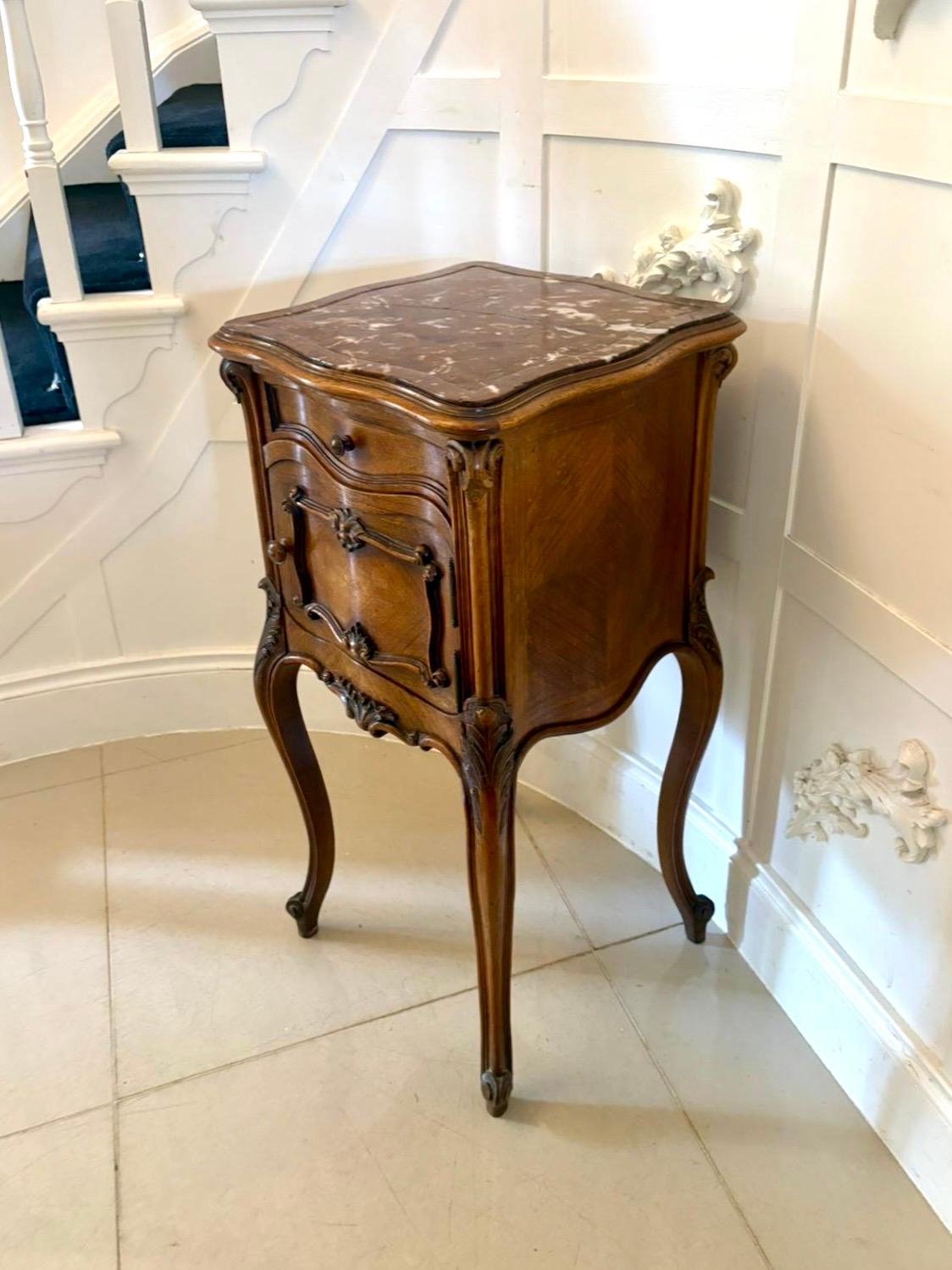 Antique Victorian Qualität geschnitzt Nussbaum Französisch Nachttisch im Angebot 3