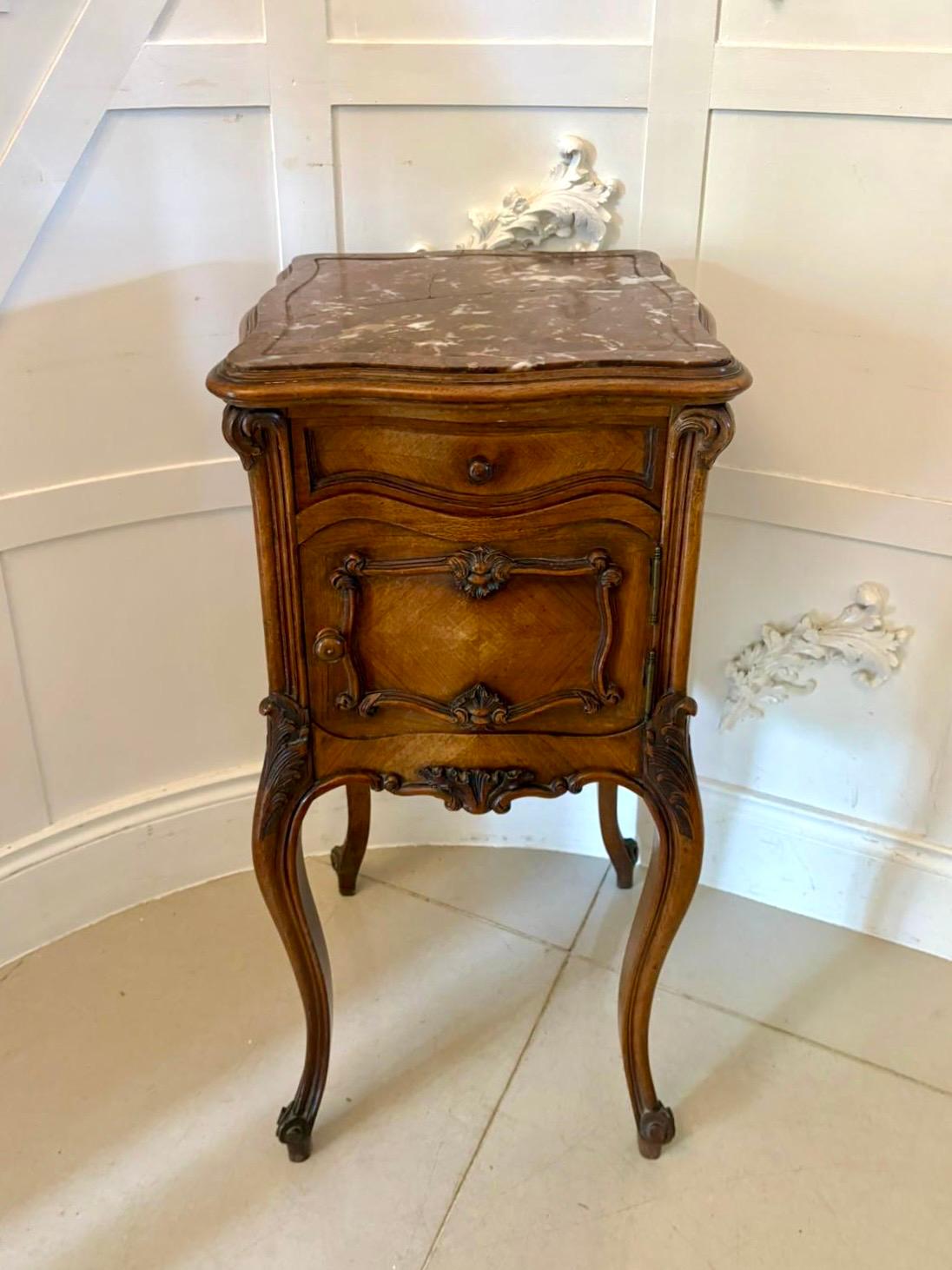 Antique Victorian Qualität geschnitzt Nussbaum Französisch Nachttisch im Angebot 5