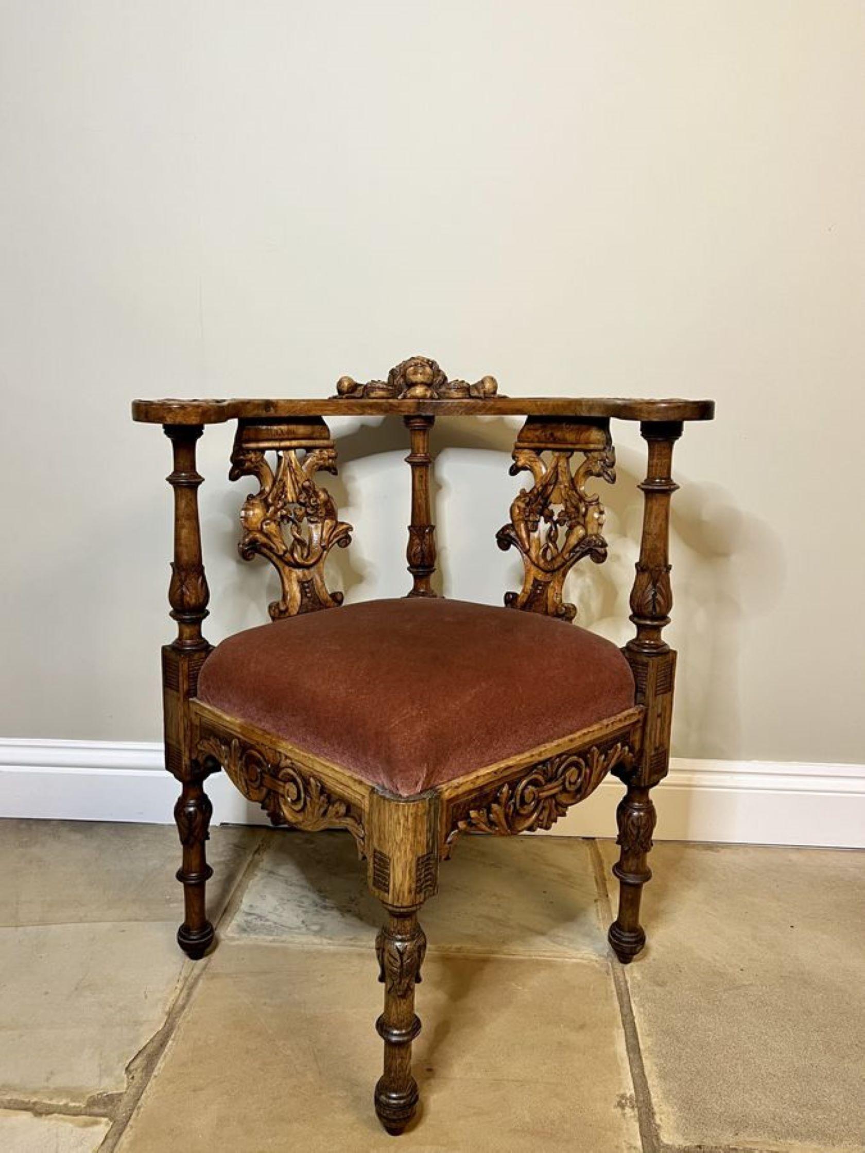Antique Victorian quality carved walnut Italian corner chair  In Good Condition For Sale In Ipswich, GB