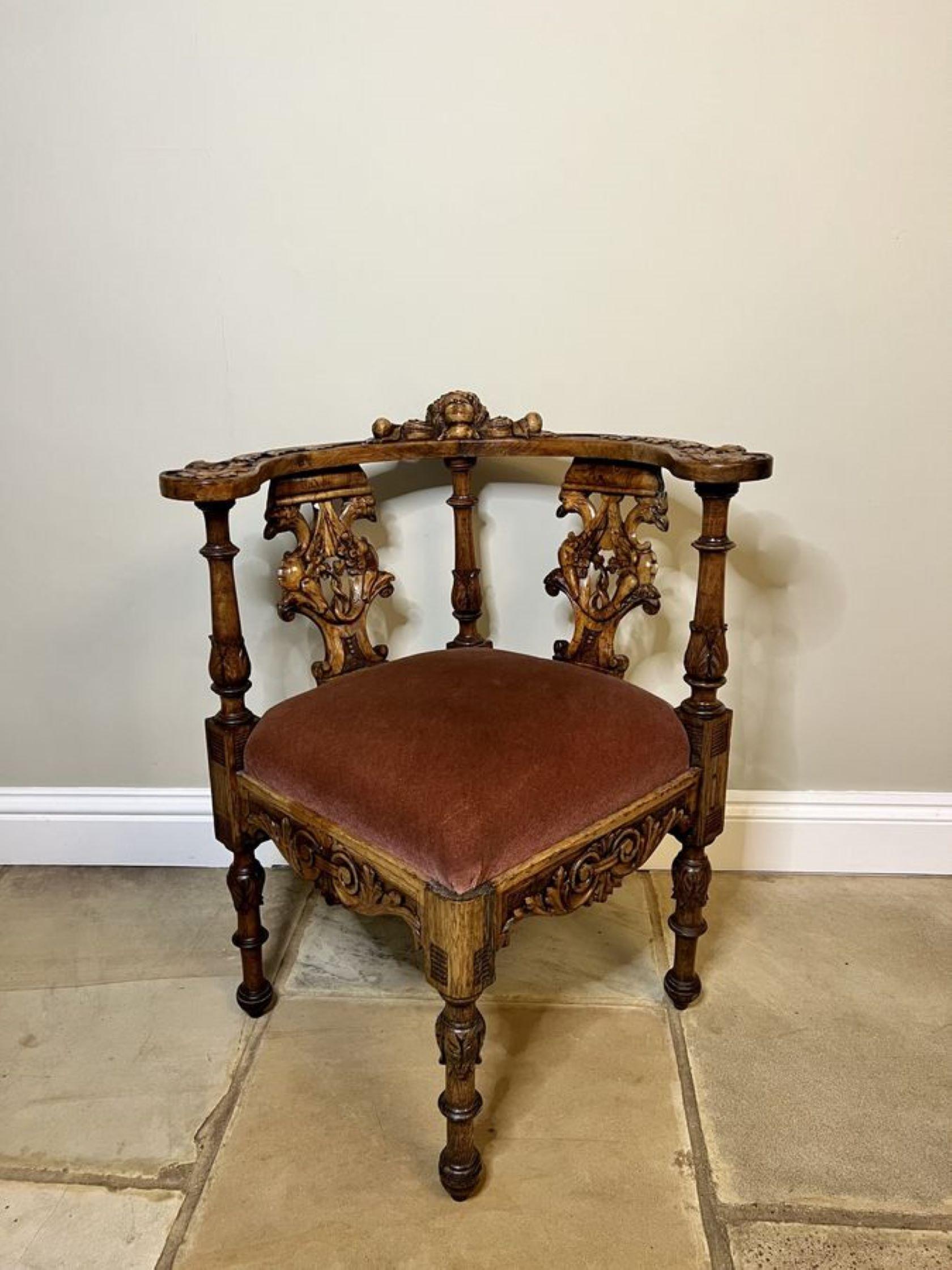 20th Century Antique Victorian quality carved walnut Italian corner chair  For Sale