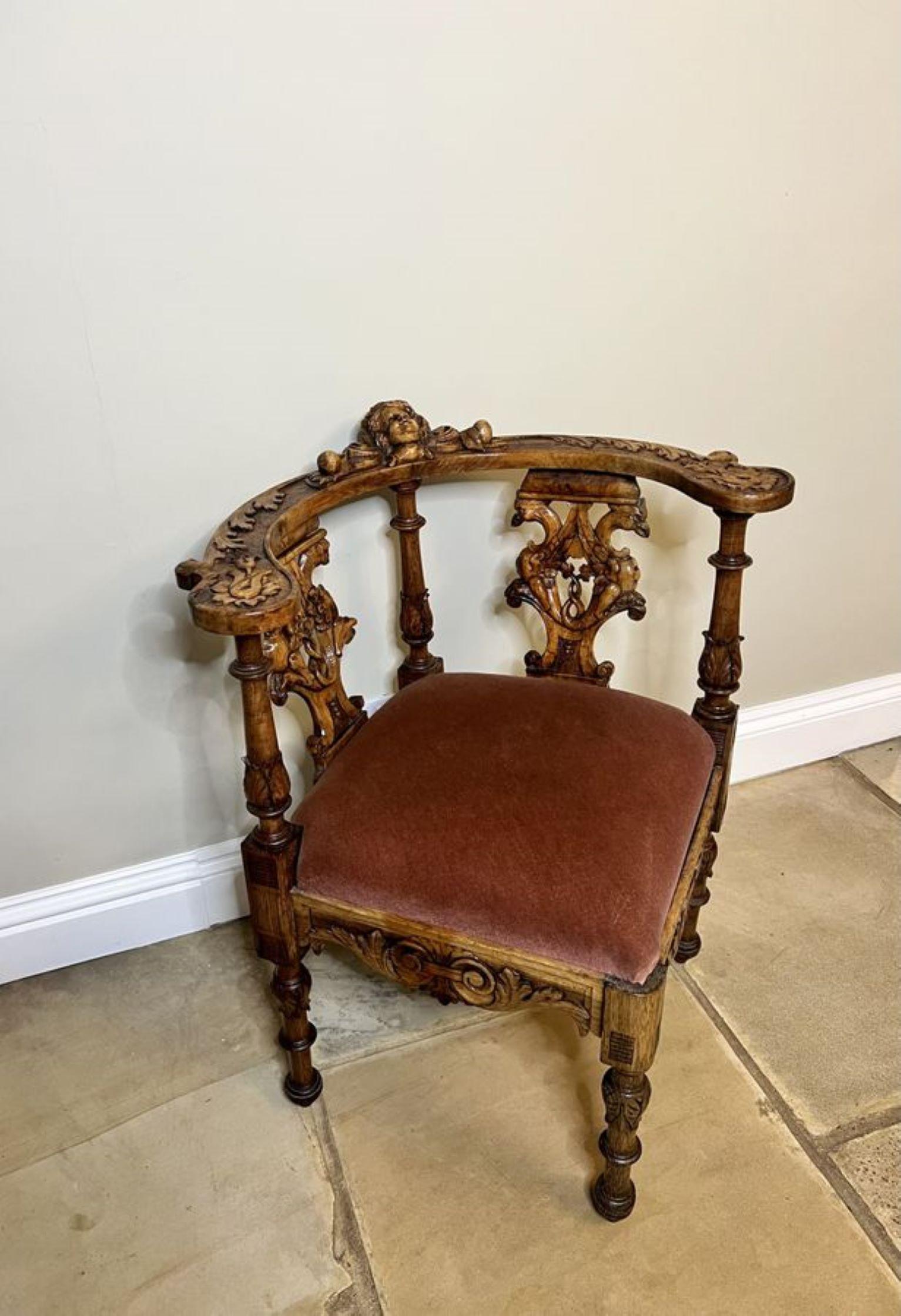 Antique Victorian quality carved walnut Italian corner chair  For Sale 1