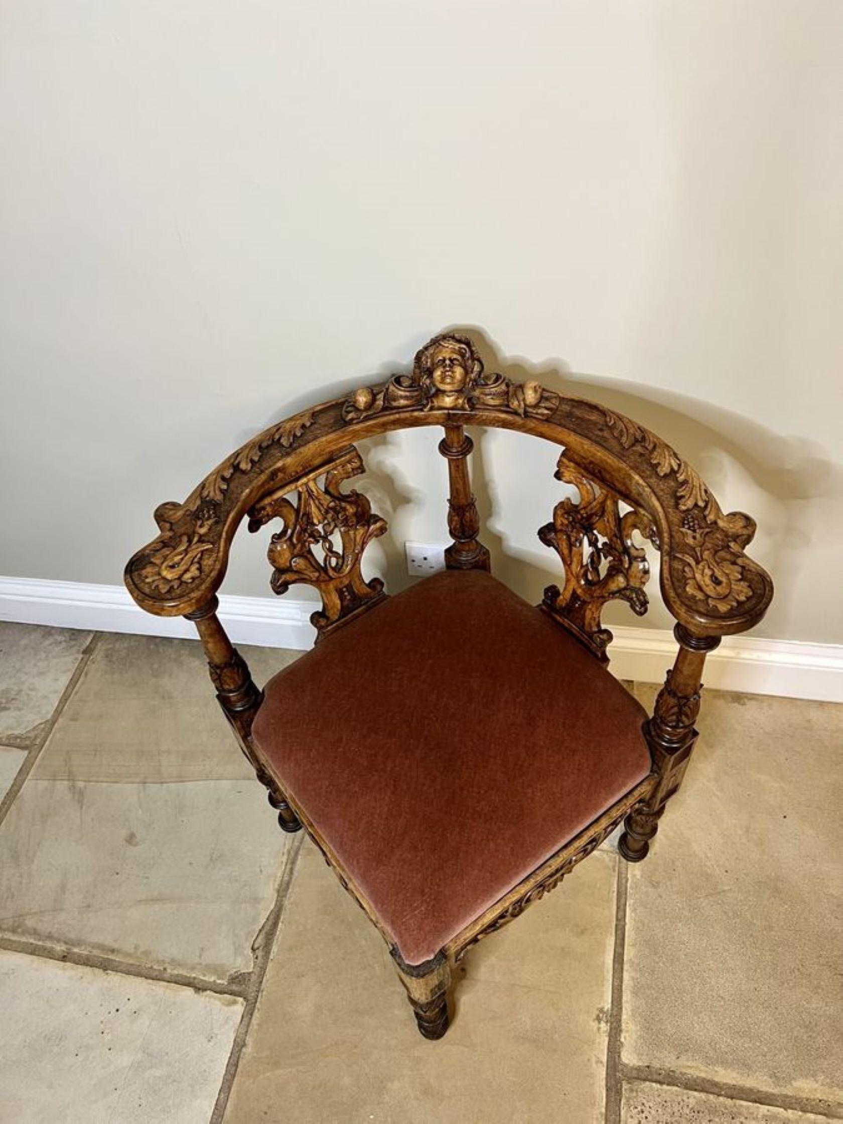 Antique Victorian quality carved walnut Italian corner chair  For Sale 2