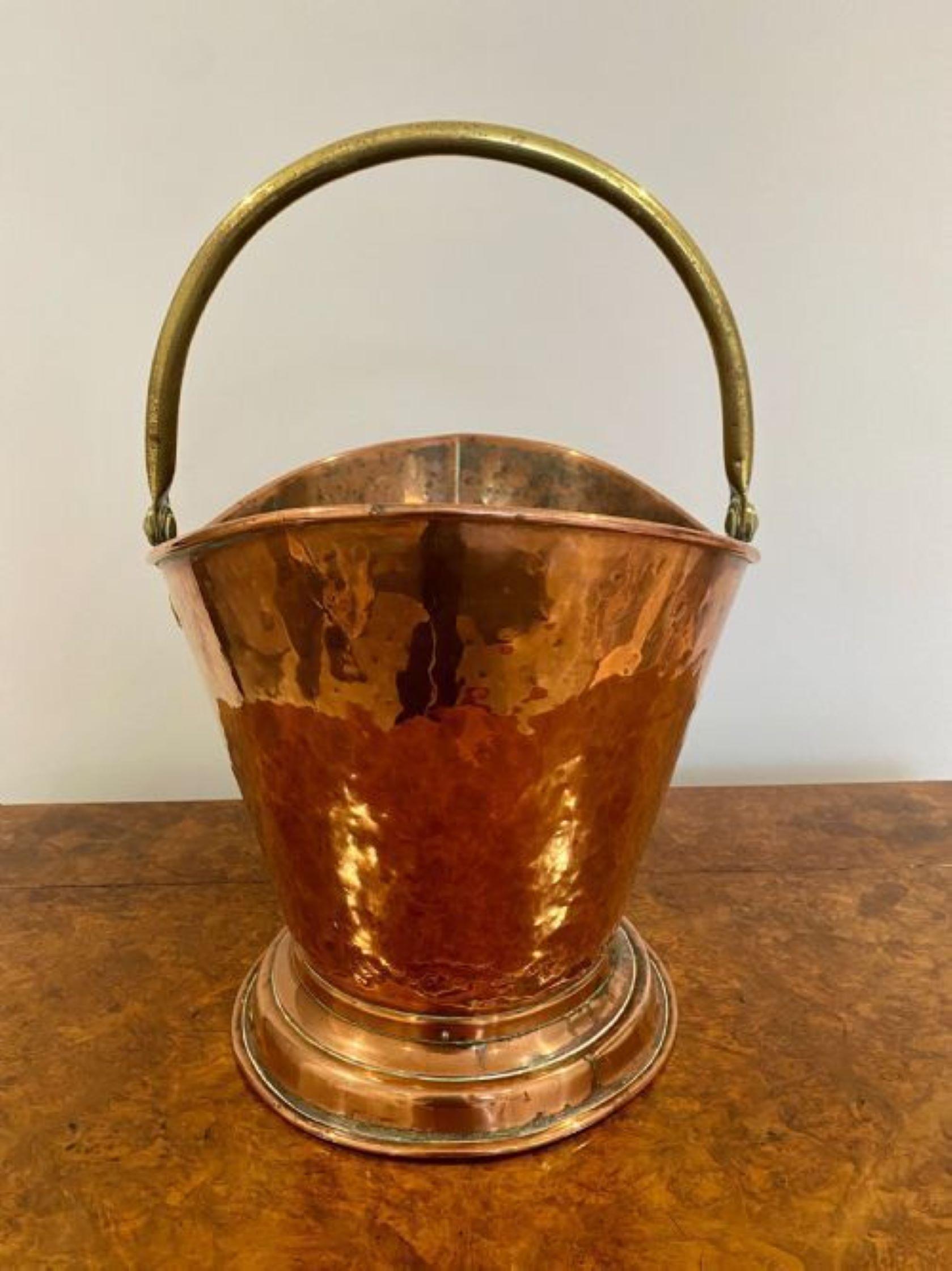 Antique Victorian Quality Copper And Brass Helmet Coal Bucket  In Good Condition For Sale In Ipswich, GB