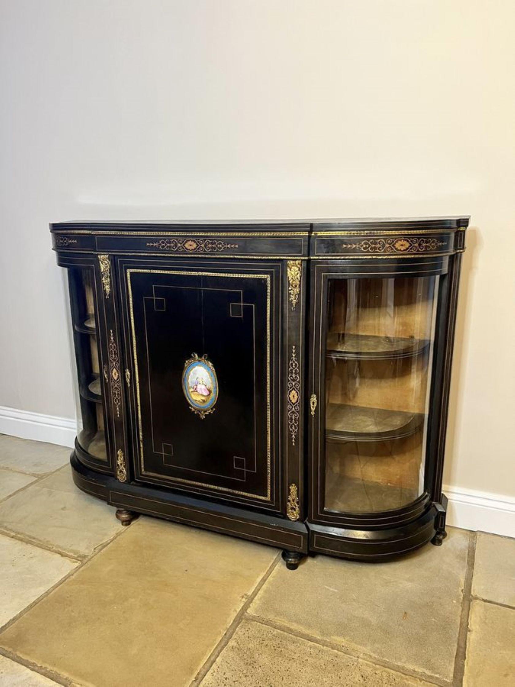 Antique Victorian quality ebonised inlaid credenza having a quality ebonised top above a inlaid frieze, a single ebonised door to the centre with a beautiful serves style plaque, flanked by two bow end glazed doors opening to reveal two display