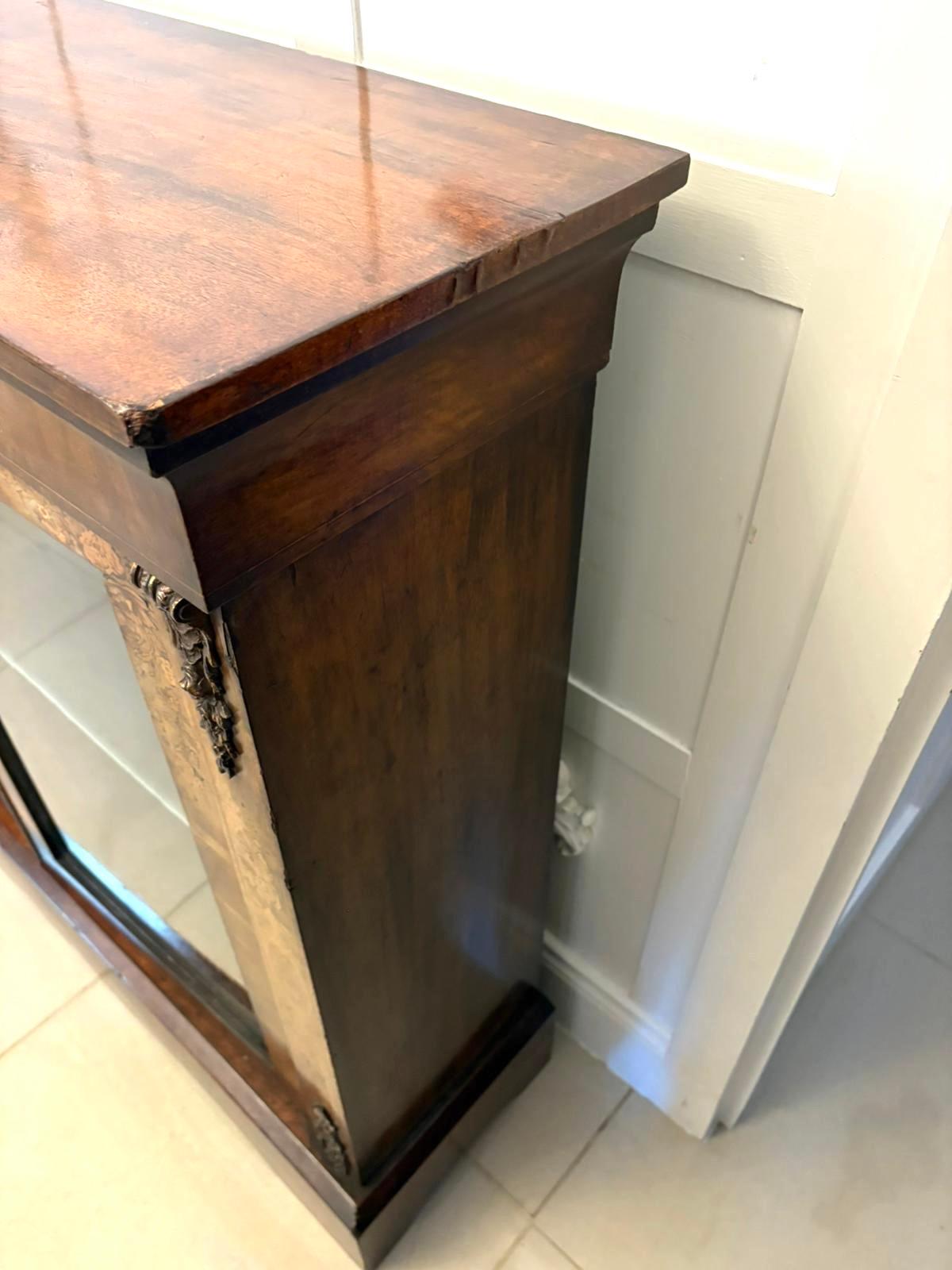 Antique Victorian Quality Figured Burr Walnut & Marquetry Inlaid Display Cabinet In condizioni buone in vendita a Suffolk, GB
